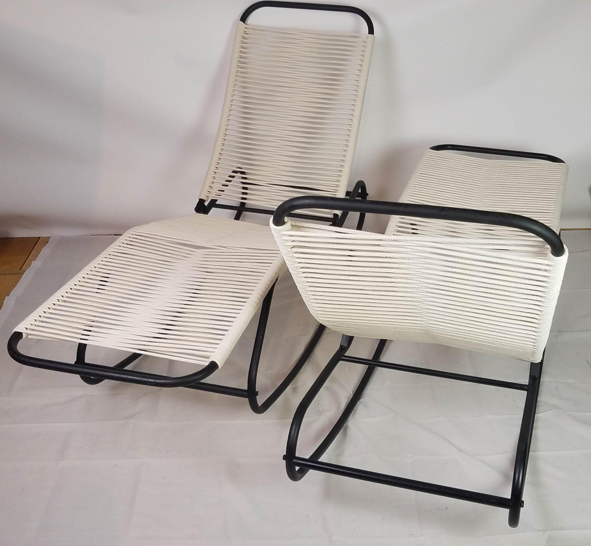 Laque Paire de fauteuils à bascule Walter Lamb Waikiki Lounge Style CA. 1950s en vente