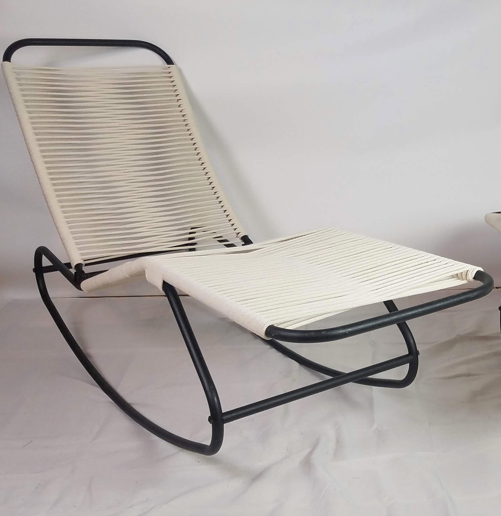 Paire de fauteuils à bascule Walter Lamb Waikiki Lounge Style CA. 1950s en vente 1