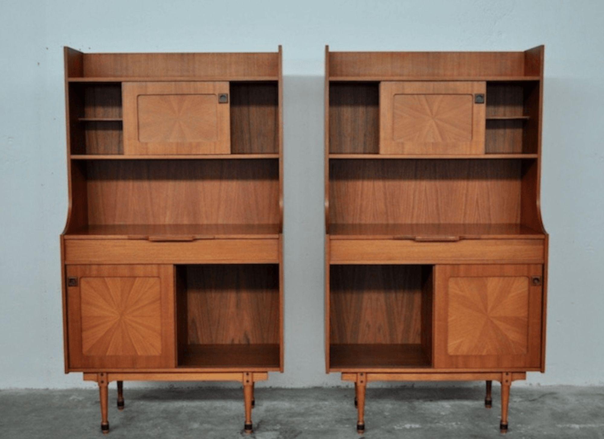 Pair of Mid-Century Rosewood Credenzas with Riser: A Timeless Italian Design Gem In condizioni buone in vendita a Manzano, IT