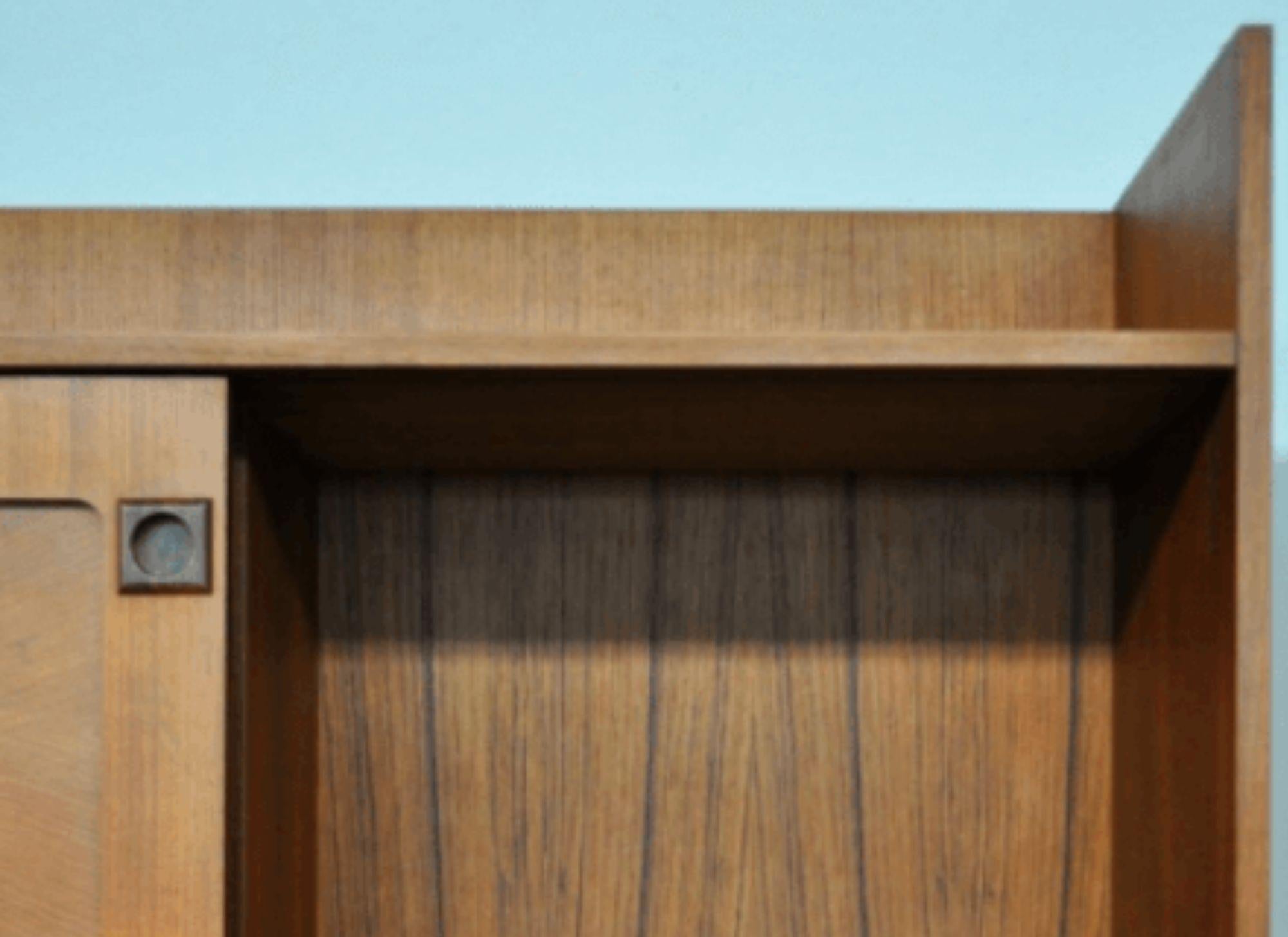 Mid-20th Century Pair of Mid-Century Rosewood Credenzas with Riser: A Timeless Italian Design Gem in vendita