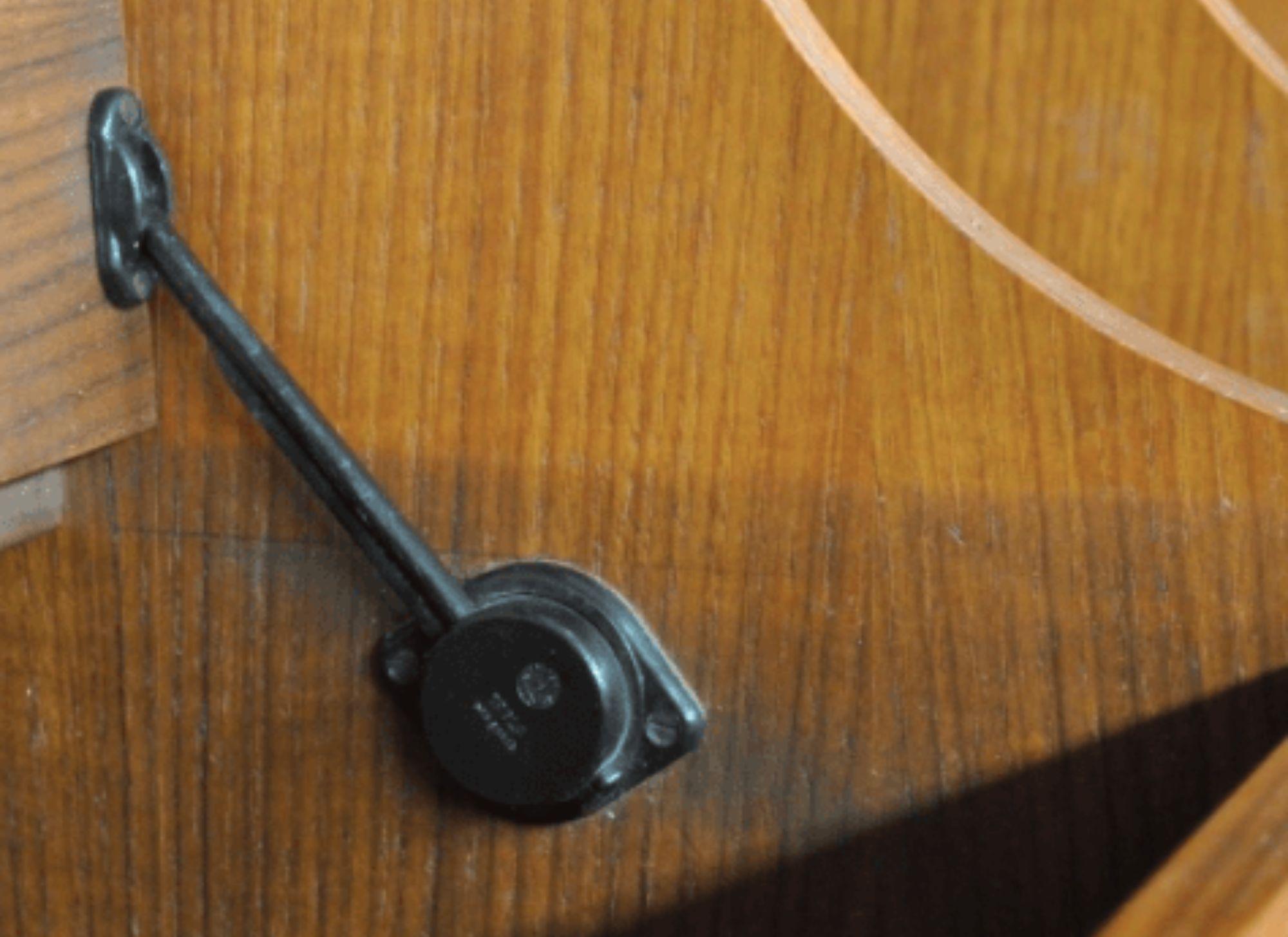 Pair of Mid-Century Rosewood Credenzas with Riser: A Timeless Italian Design Gem in vendita 1