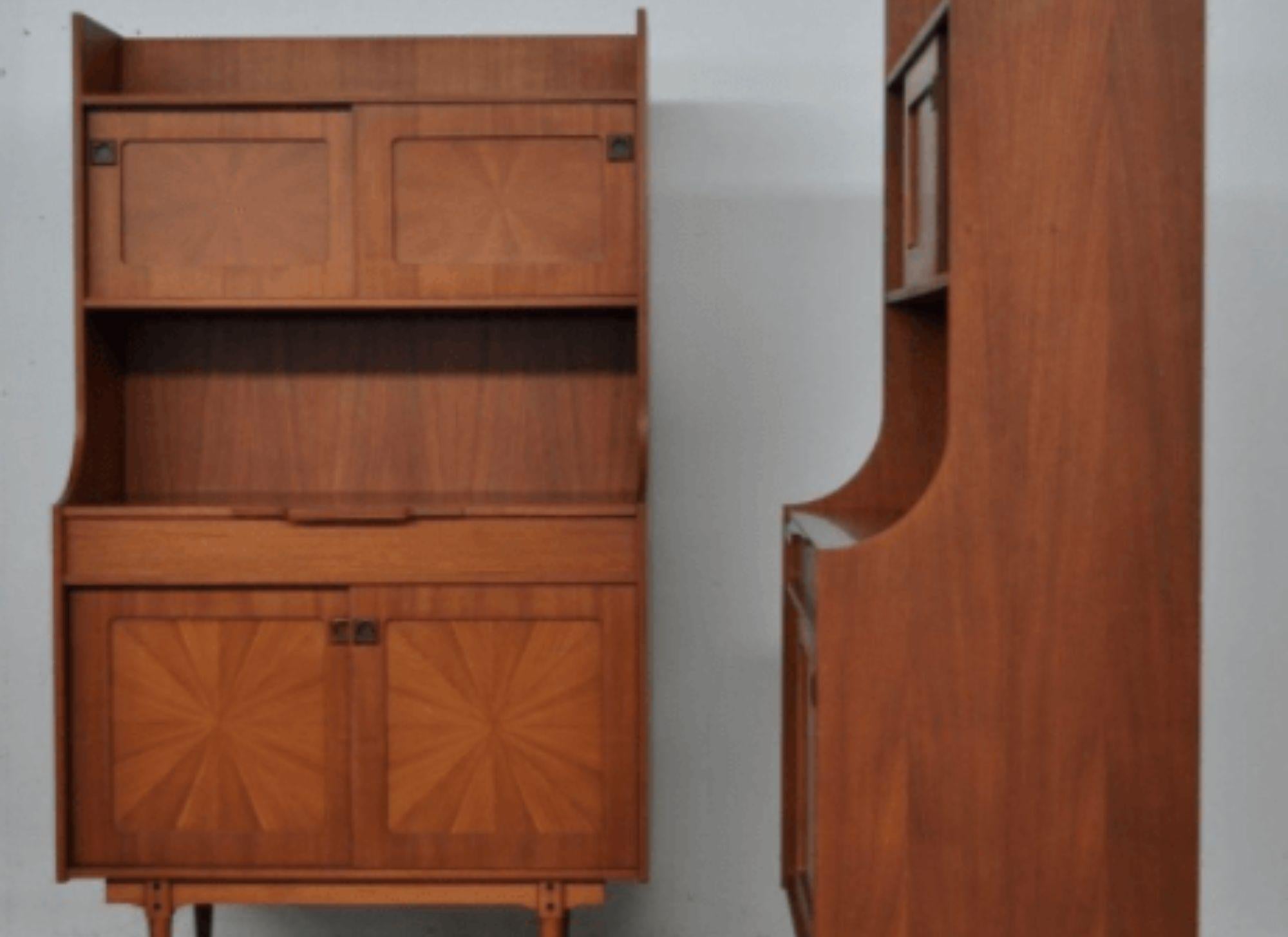Pair of Mid-Century Rosewood Credenzas with Riser: A Timeless Italian Design Gem in vendita 3