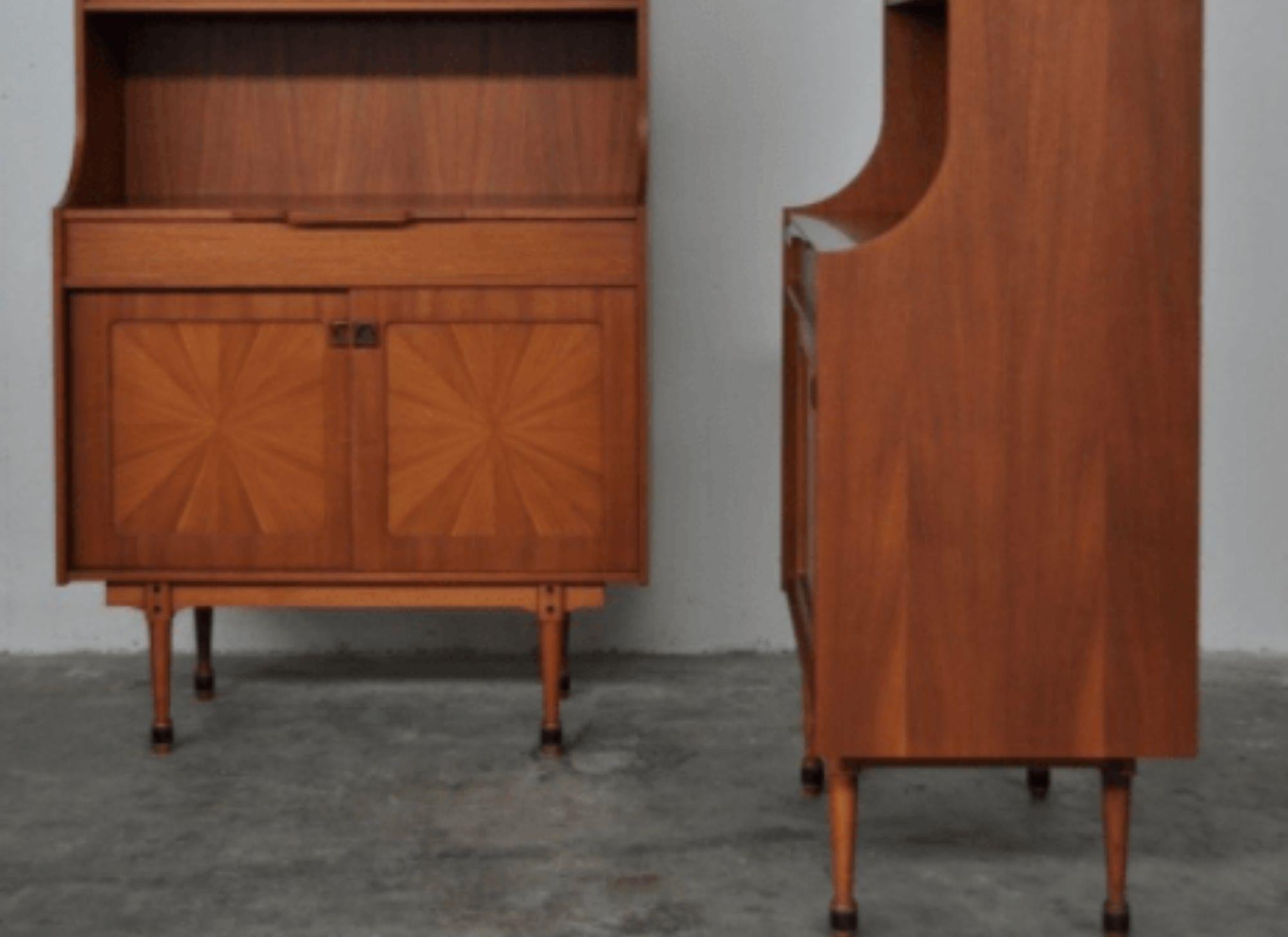 Pair of Mid-Century Rosewood Credenzas with Riser: A Timeless Italian Design Gem in vendita 4