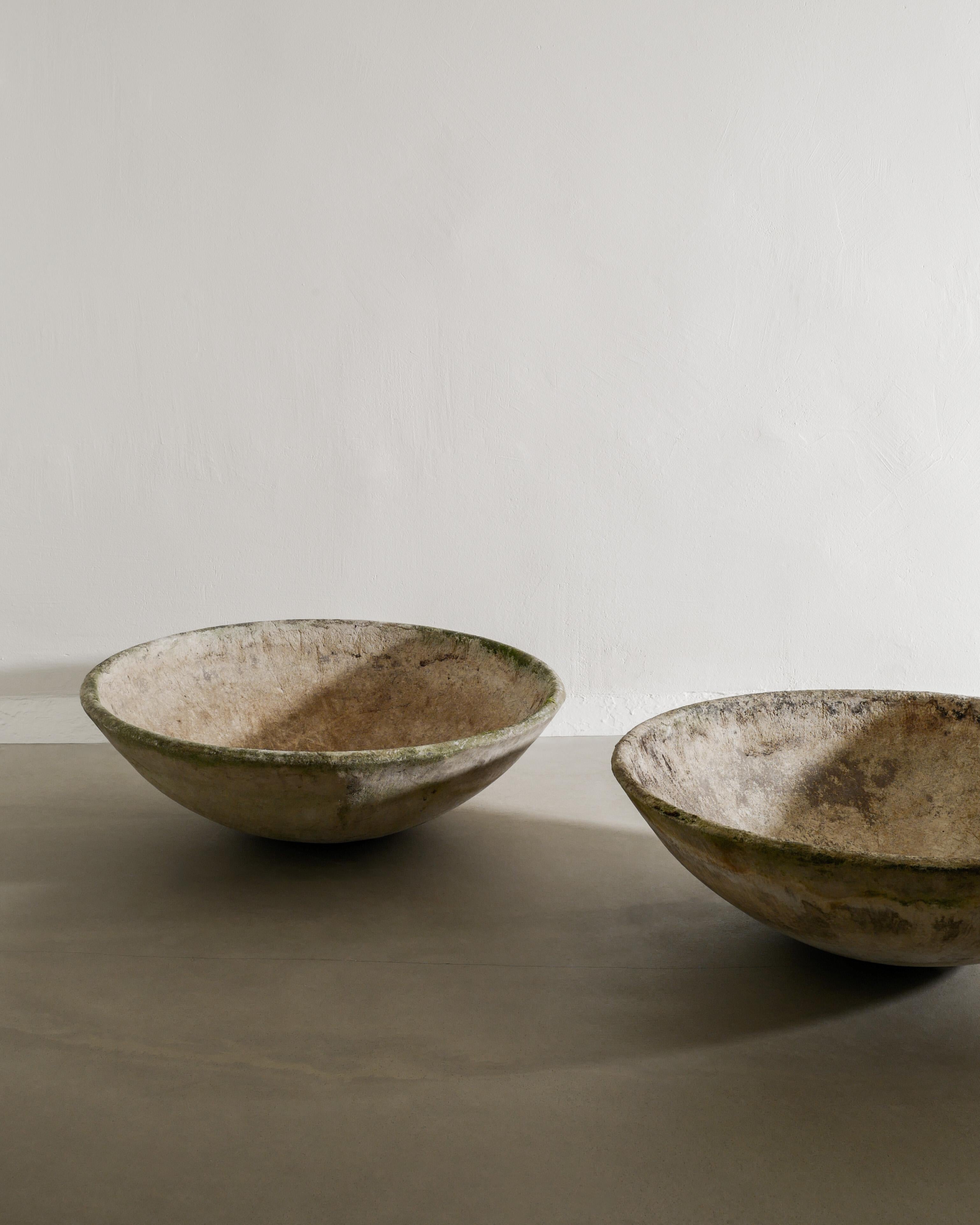 Mid-Century Modern Pair of Mid Century Round Grey Concrete Planters by Willy Guhl for Eternite AG For Sale