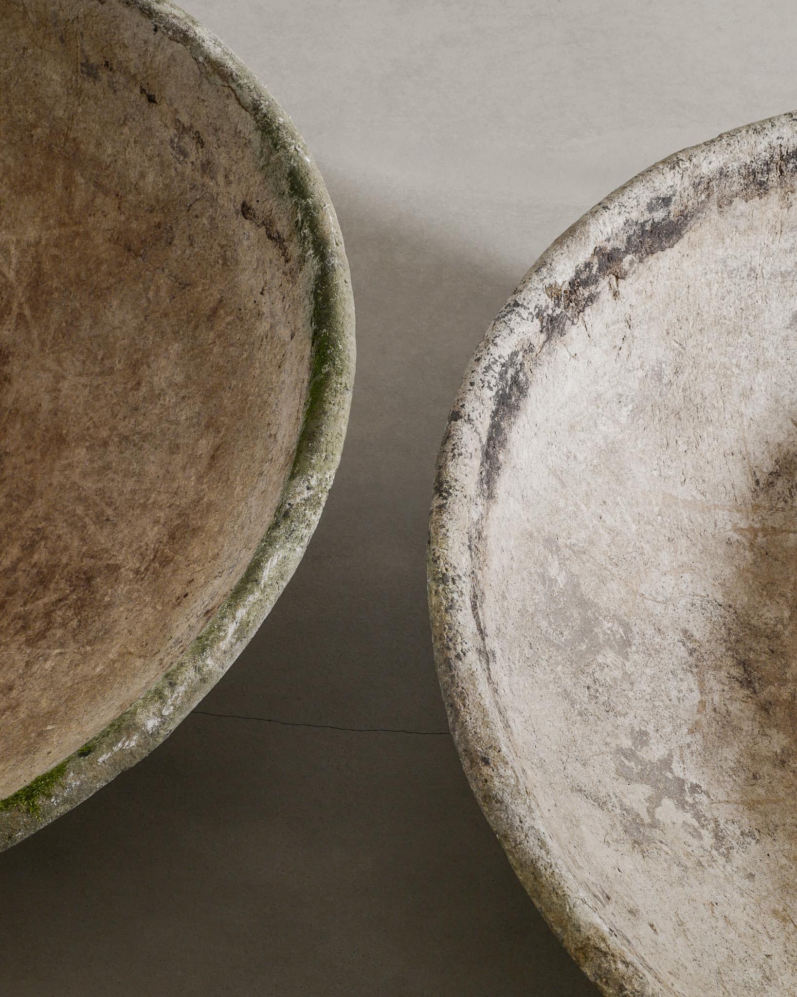 Pair of Mid Century Round Grey Concrete Planters by Willy Guhl for Eternite AG In Good Condition For Sale In Stockholm, SE