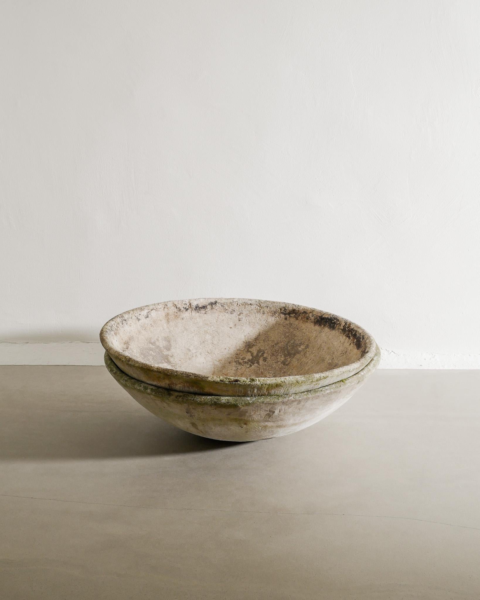 Pair of Mid Century Round Grey Concrete Planters by Willy Guhl for Eternite AG For Sale 1