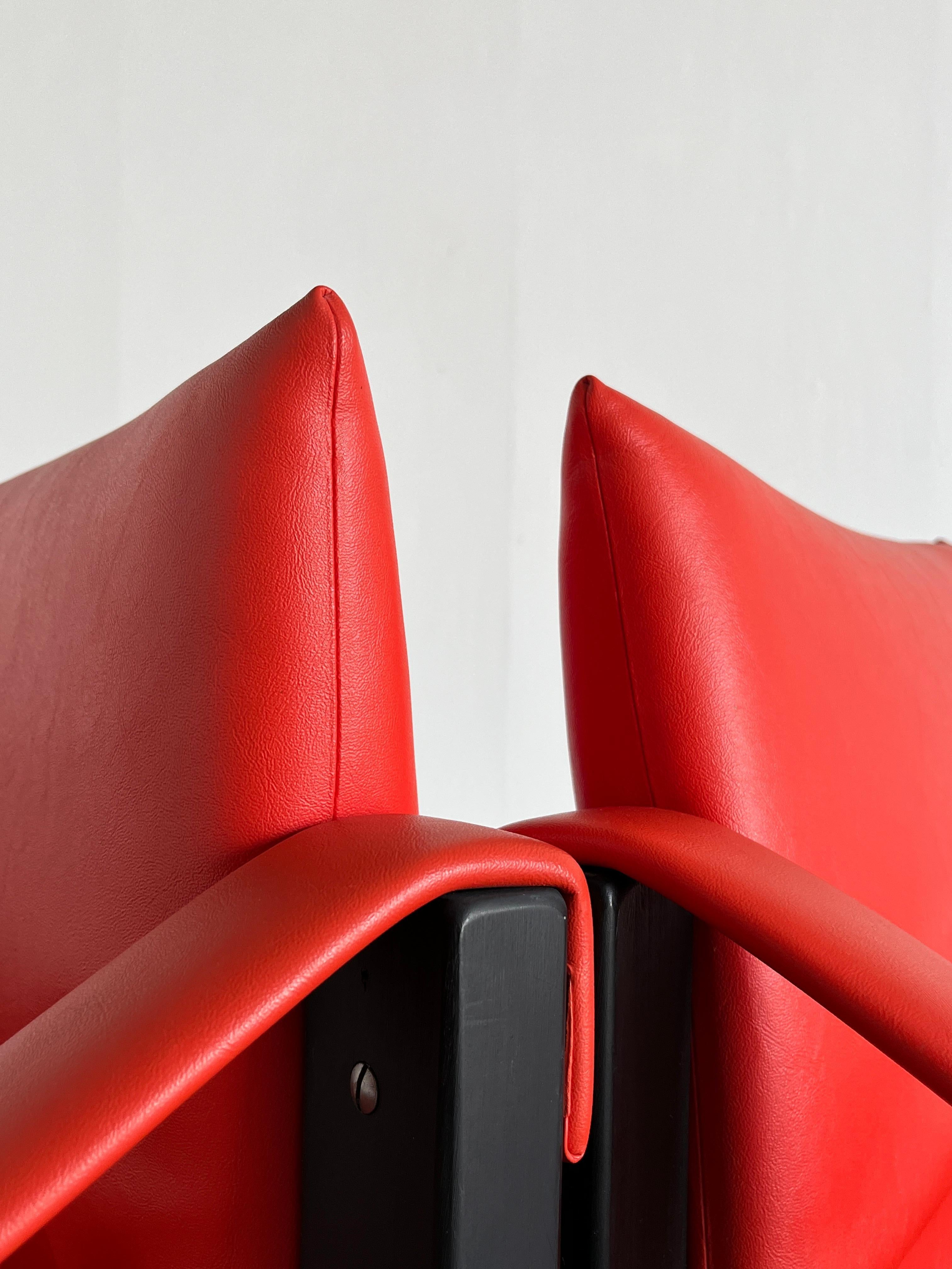 Ein Paar rote Safari-Sessel aus der Mitte des Jahrhunderts von Maurice Burke für Arkana,  1970s im Angebot 4