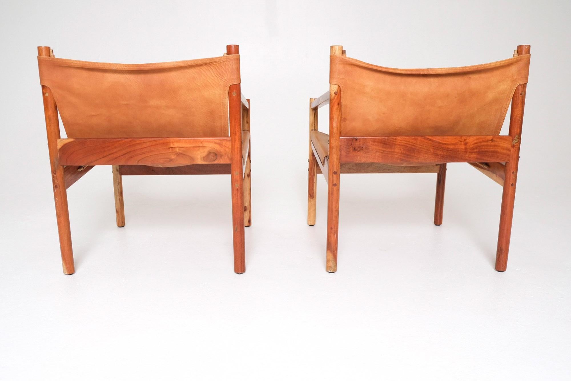Paire de chaises longues Safari du milieu du siècle en cuir et acacia en vente 5