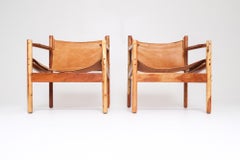 Pair of Mid-Century Safari Slingback Lounge Chairs in Leather and Acacia