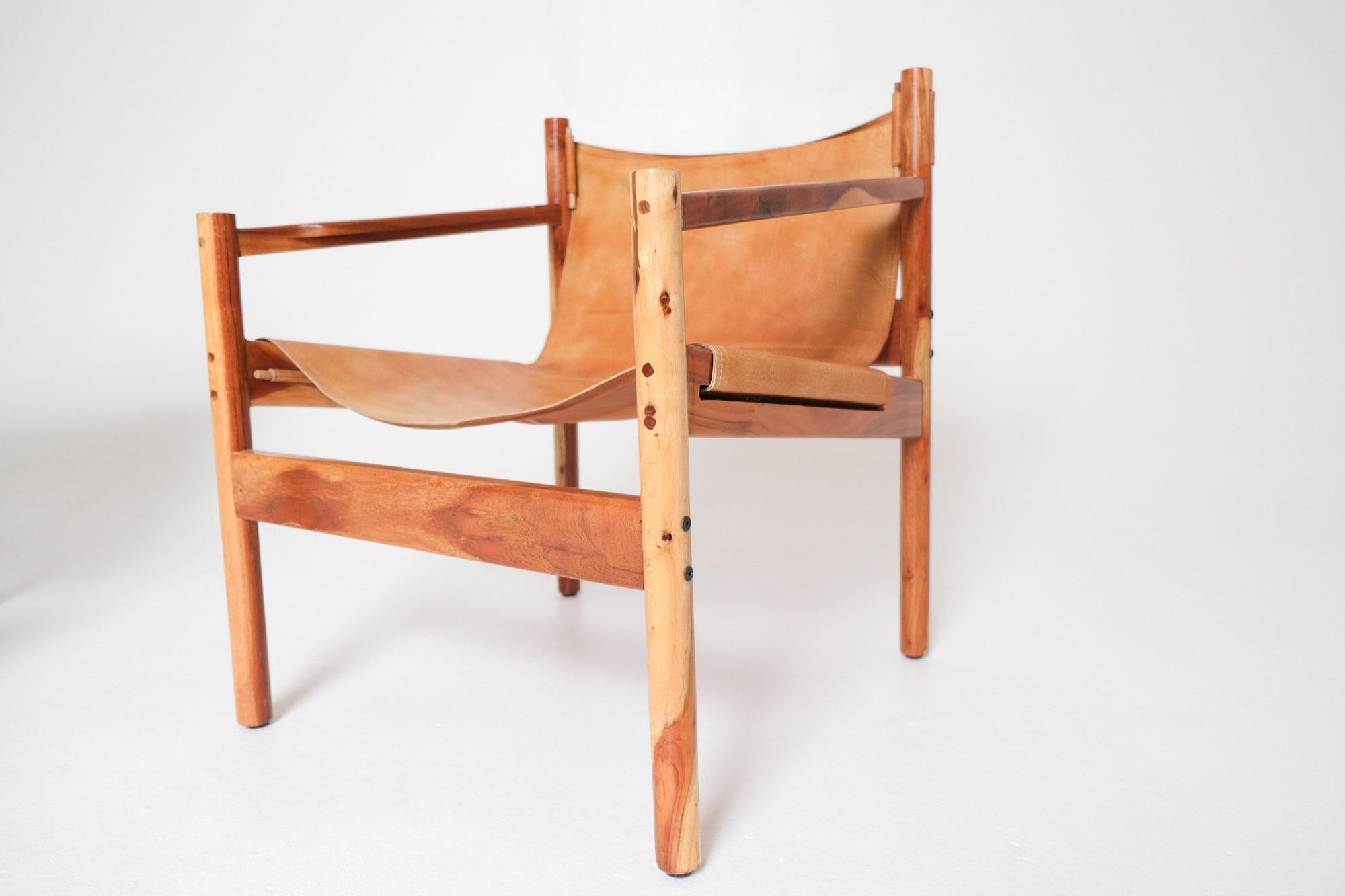 Paire de chaises longues Safari du milieu du siècle en cuir et acacia en vente 2