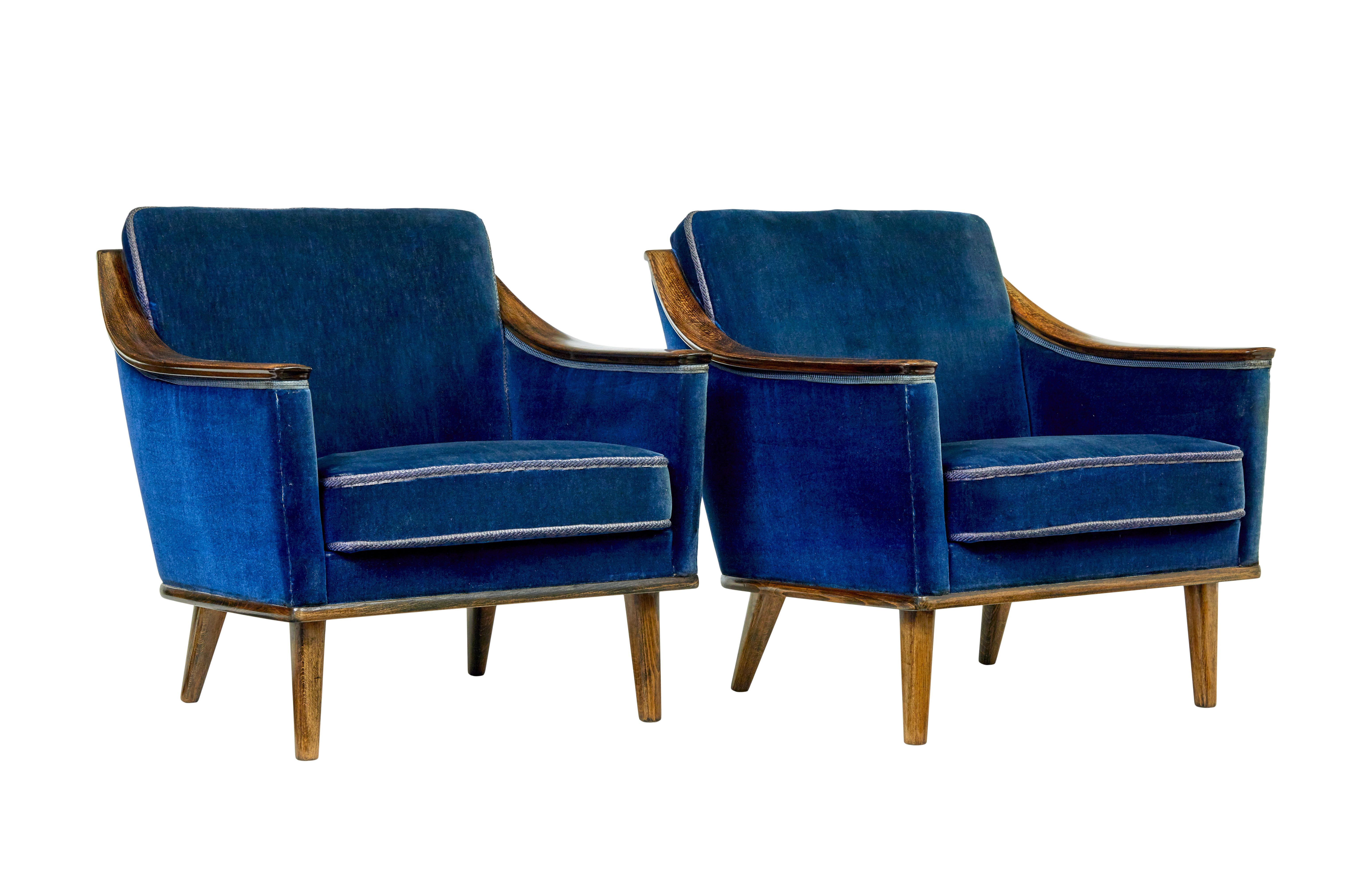 Paire de fauteuils de salon scandinaves du milieu du siècle dernier en vente 1