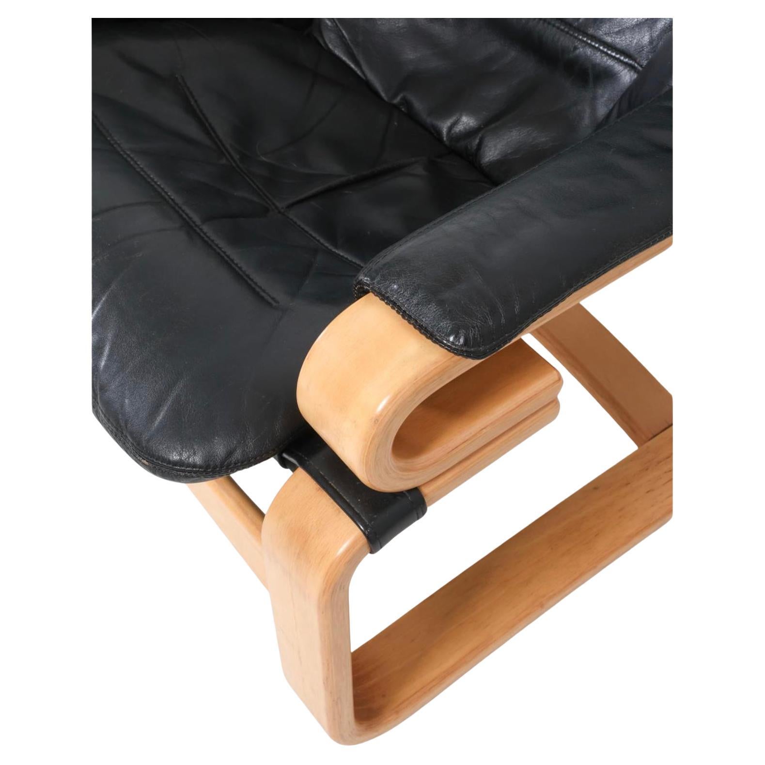 Danish Pair of Mid Century Scandinavian modern Bentwood Black Leather Lounge chairs For Sale