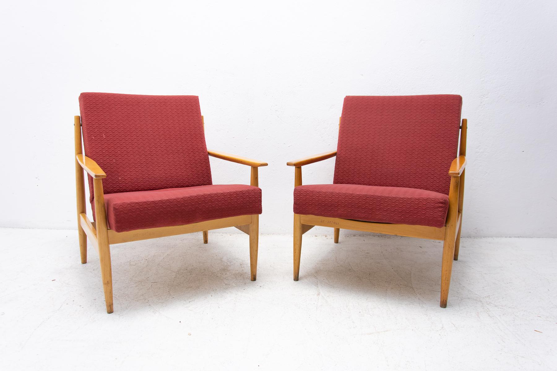 A pair of mid century armchairs in Scandinavian style, made in the former Czechoslovakia by TON company in the 1970´s. It has a beechwood structure and original upholstery in good Vintage condition. The chairs are fully functional, showing signs of