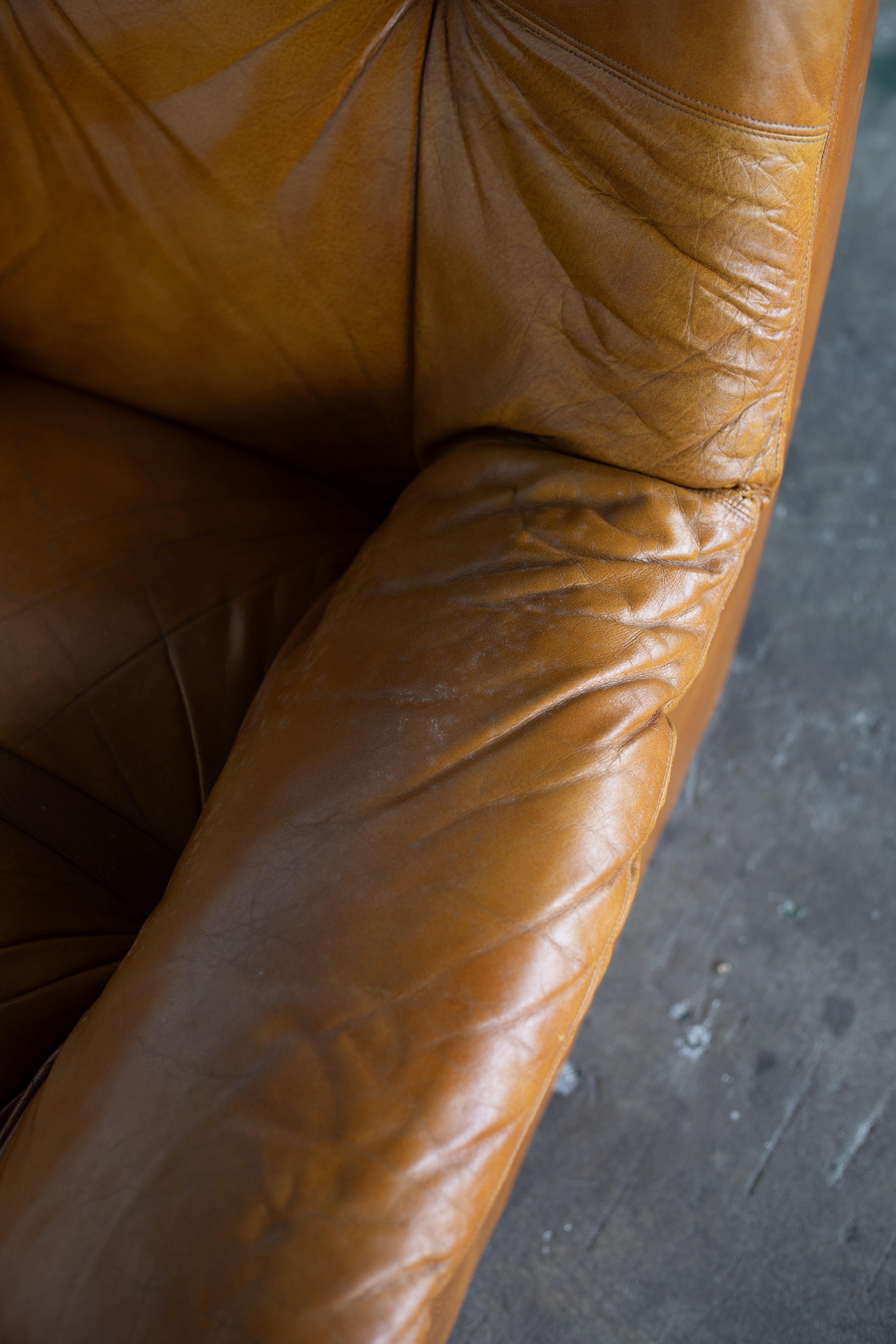 Pair of Mid-Century Scandinavian Tan Leather Lounge Chairs For Sale 1