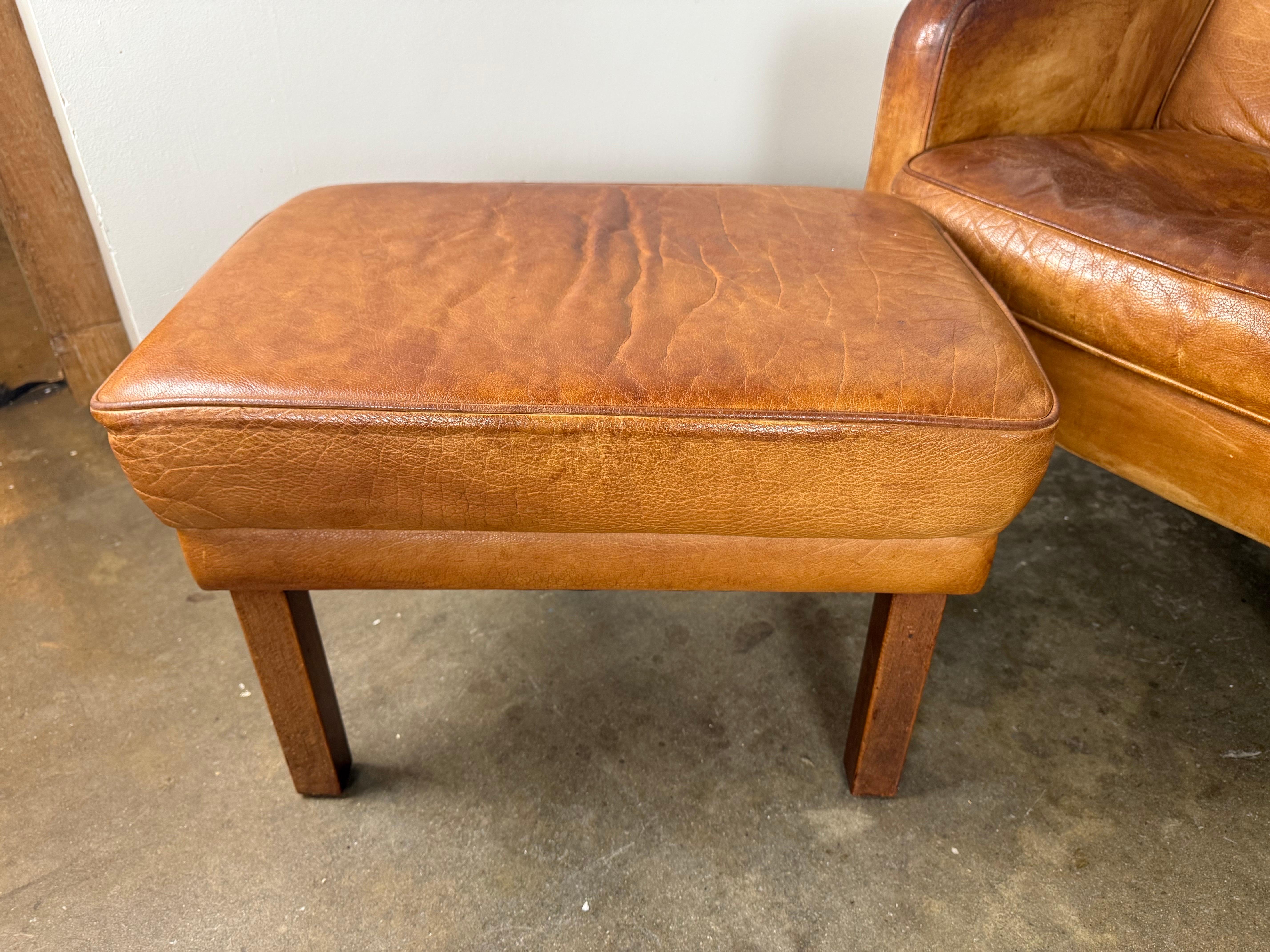 Paire de chaises longues scandinaves en cuir Wingback du milieu du siècle dernier en vente 3