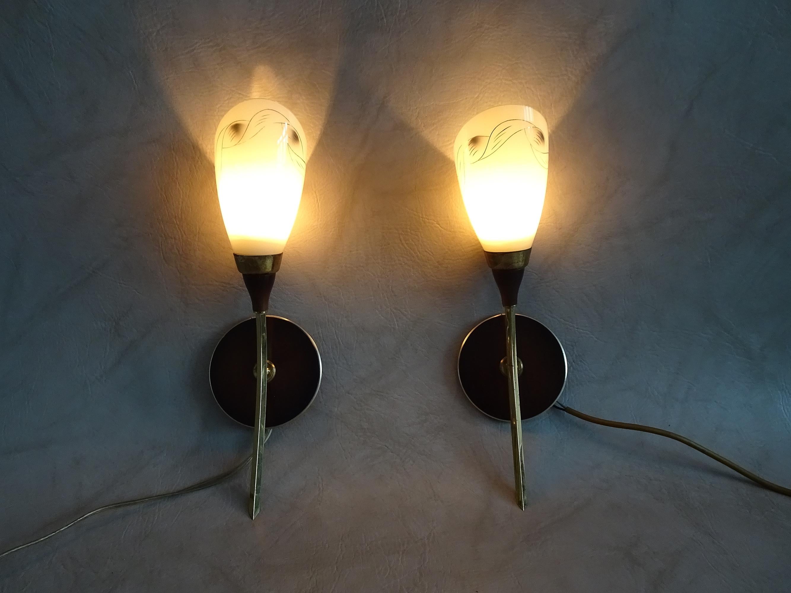 Pair of midcentury sconces, Germany, 1950s.
Wood and brass details.





Art.-Nr. 0449.