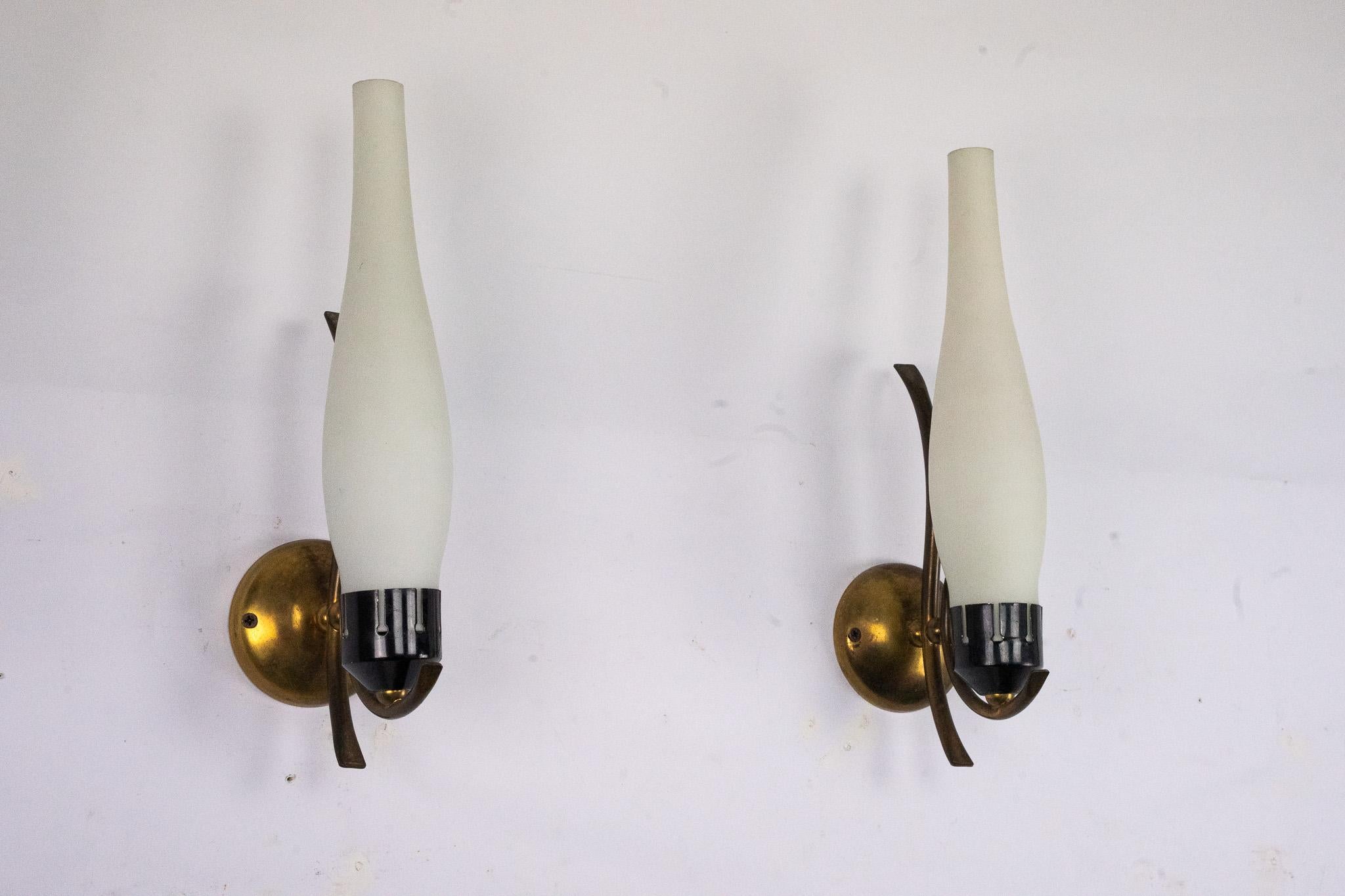 Pair of Mid-Century sconces in Arredoluce manner. Italy 1950s For Sale 3