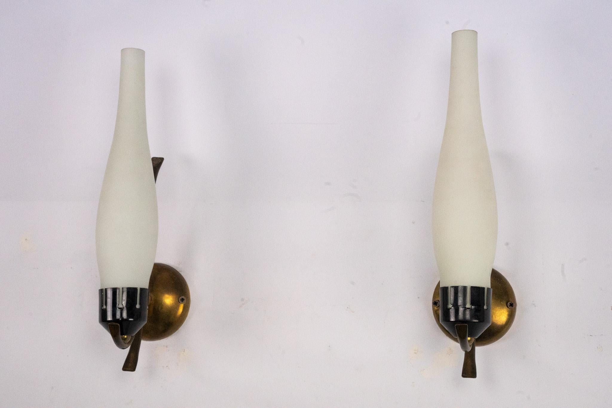 Pair of Mid-Century sconces in Arredoluce manner. Italy 1950s For Sale 4