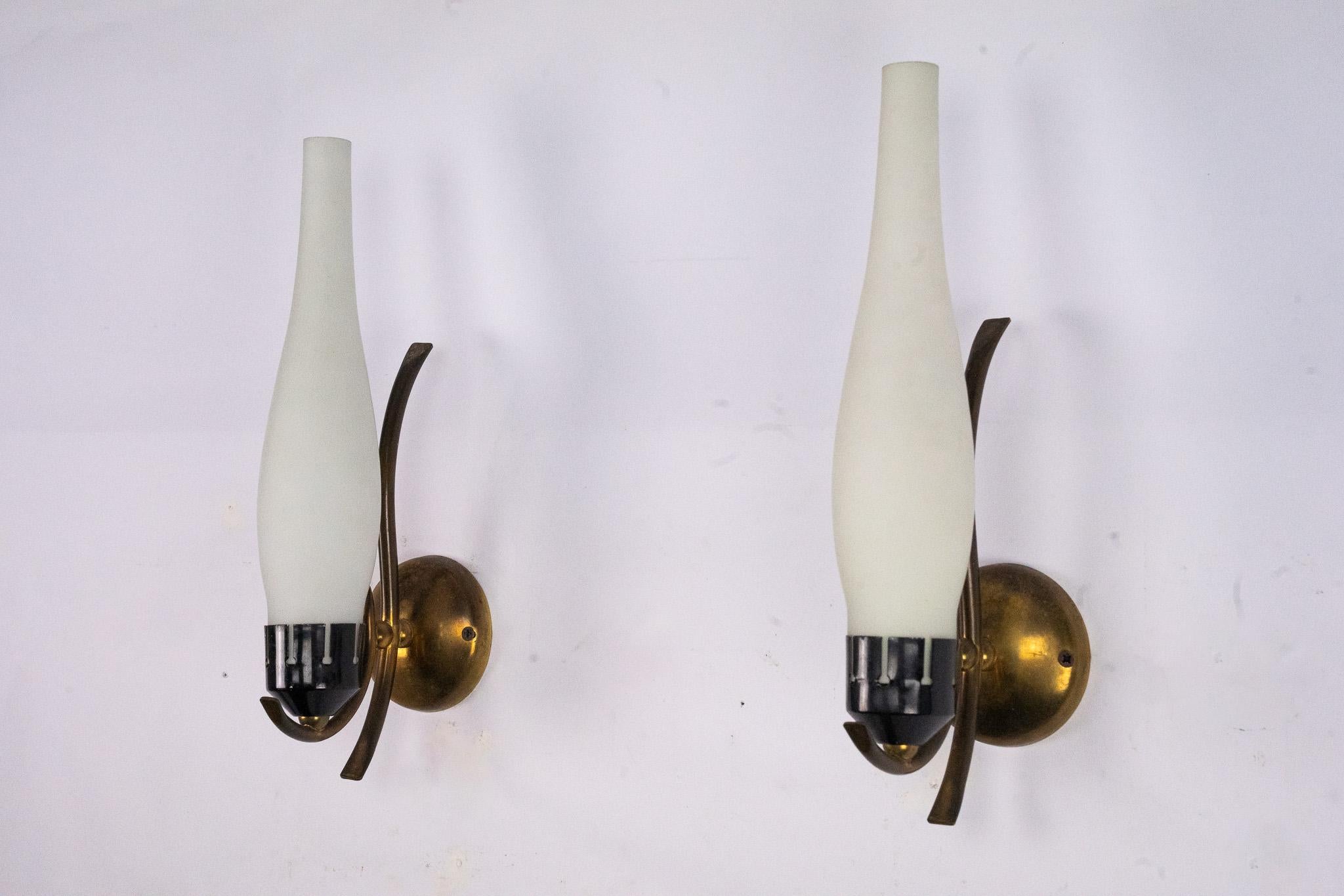 Mid-Century Modern Pair of Mid-Century sconces in Arredoluce manner. Italy 1950s For Sale