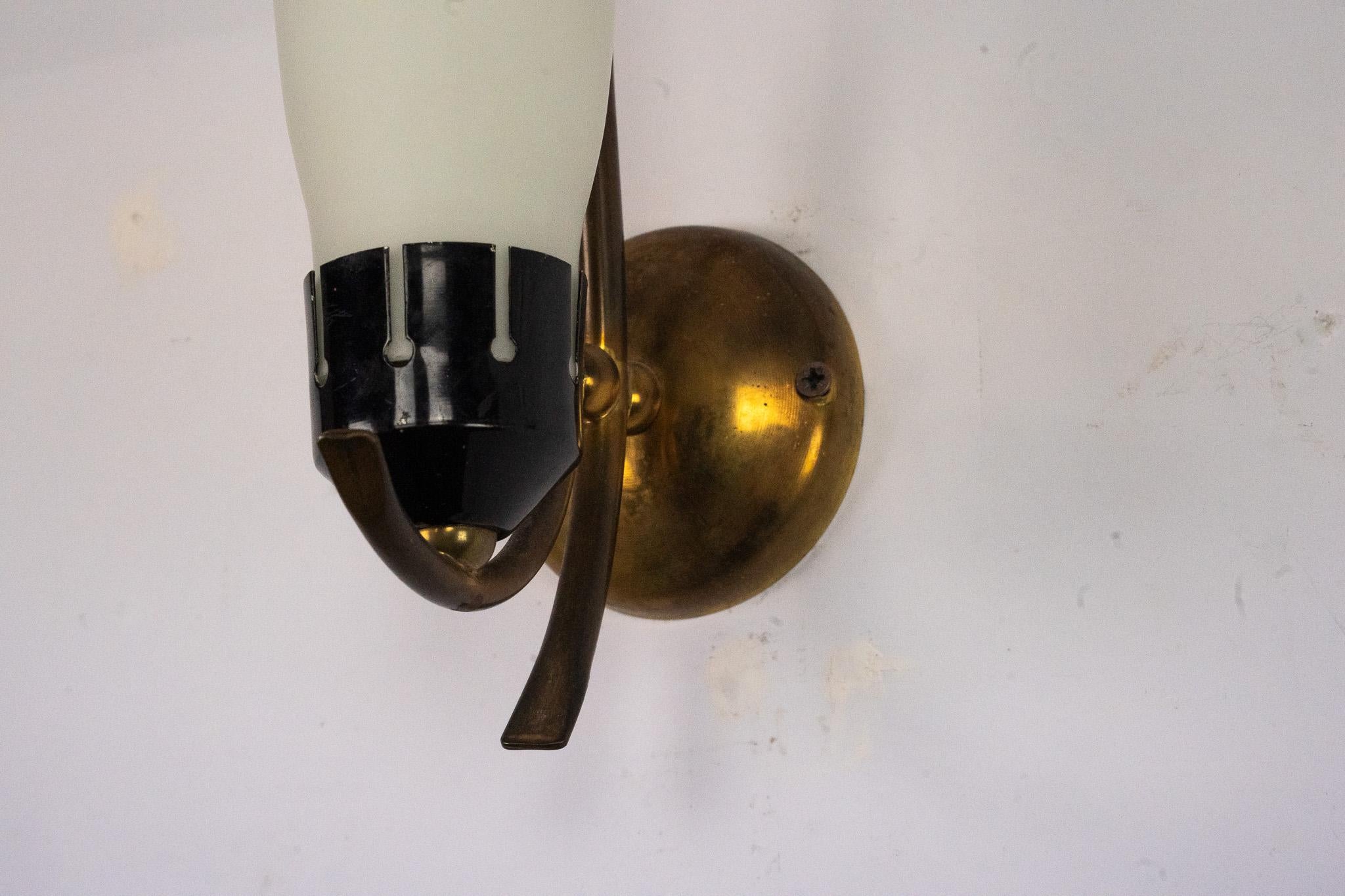 Pair of Mid-Century sconces in Arredoluce manner. Italy 1950s For Sale 2
