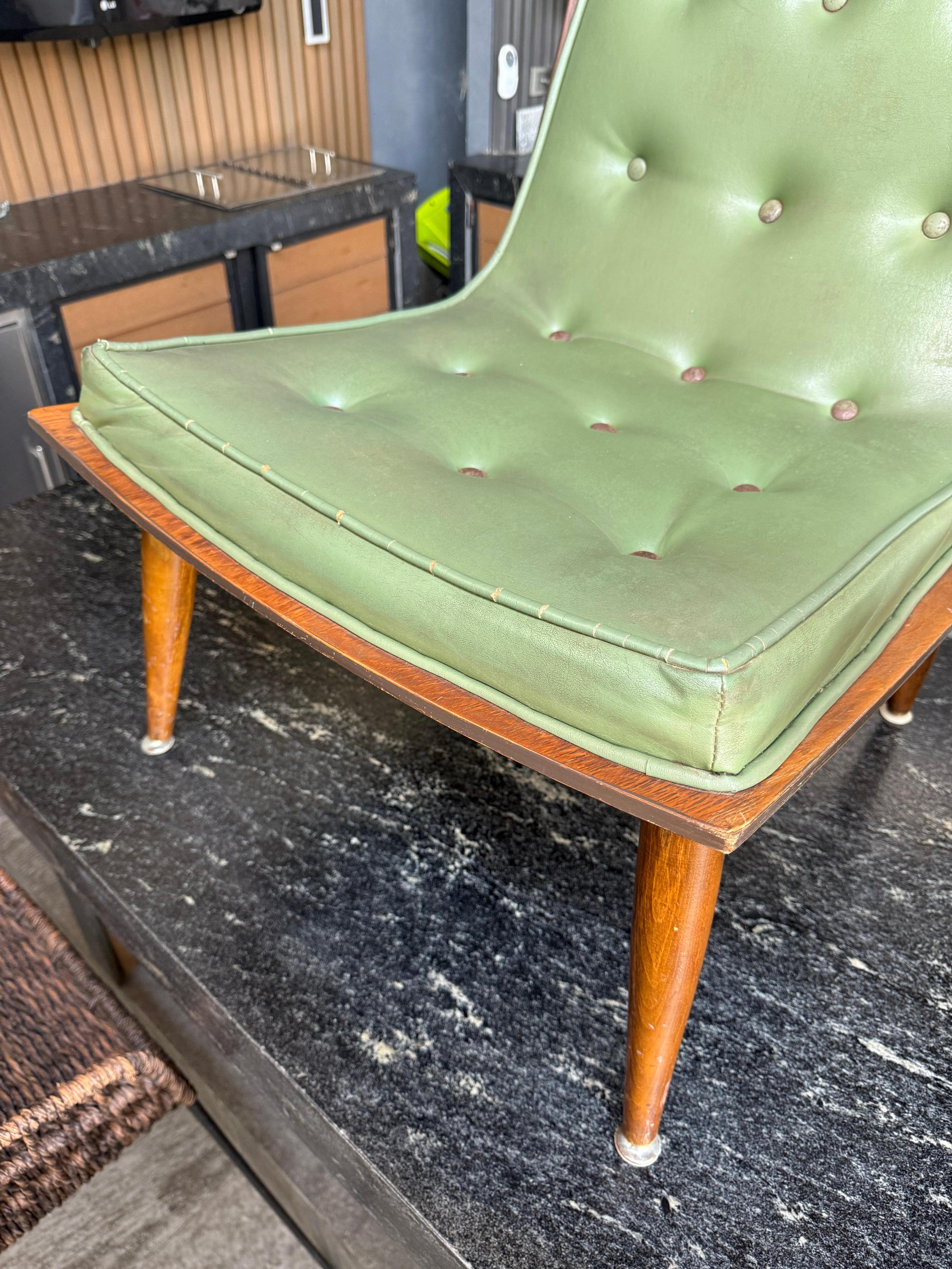 Pair of Mid Century Scoop Lounge Chairs by Carter Brothers Inc. État moyen - En vente à San Pedro Garza Garcia, Nuevo Leon