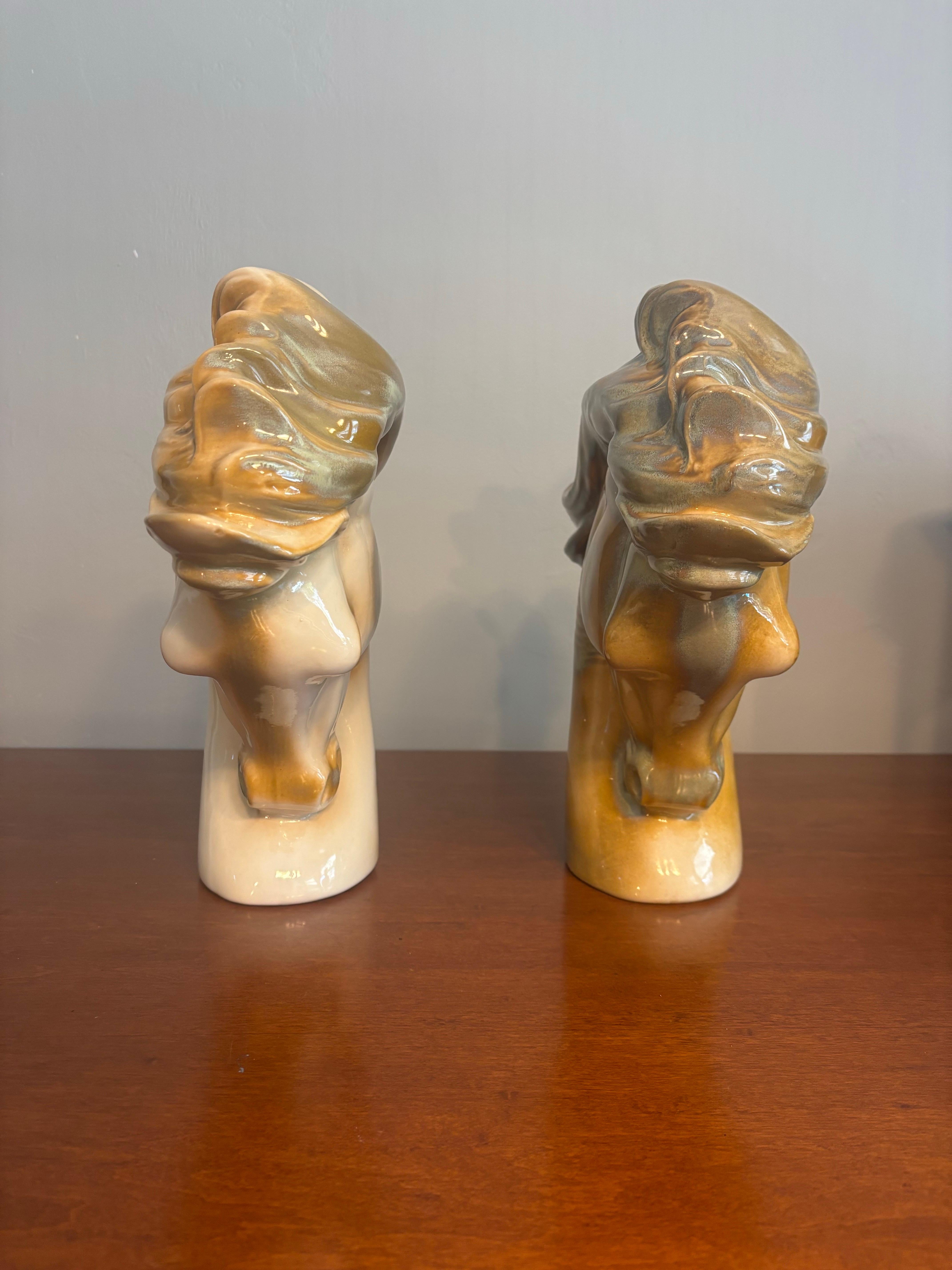 Coppia di teste di cavallo scultoree in ceramica della metà del secolo scorso in vendita 1