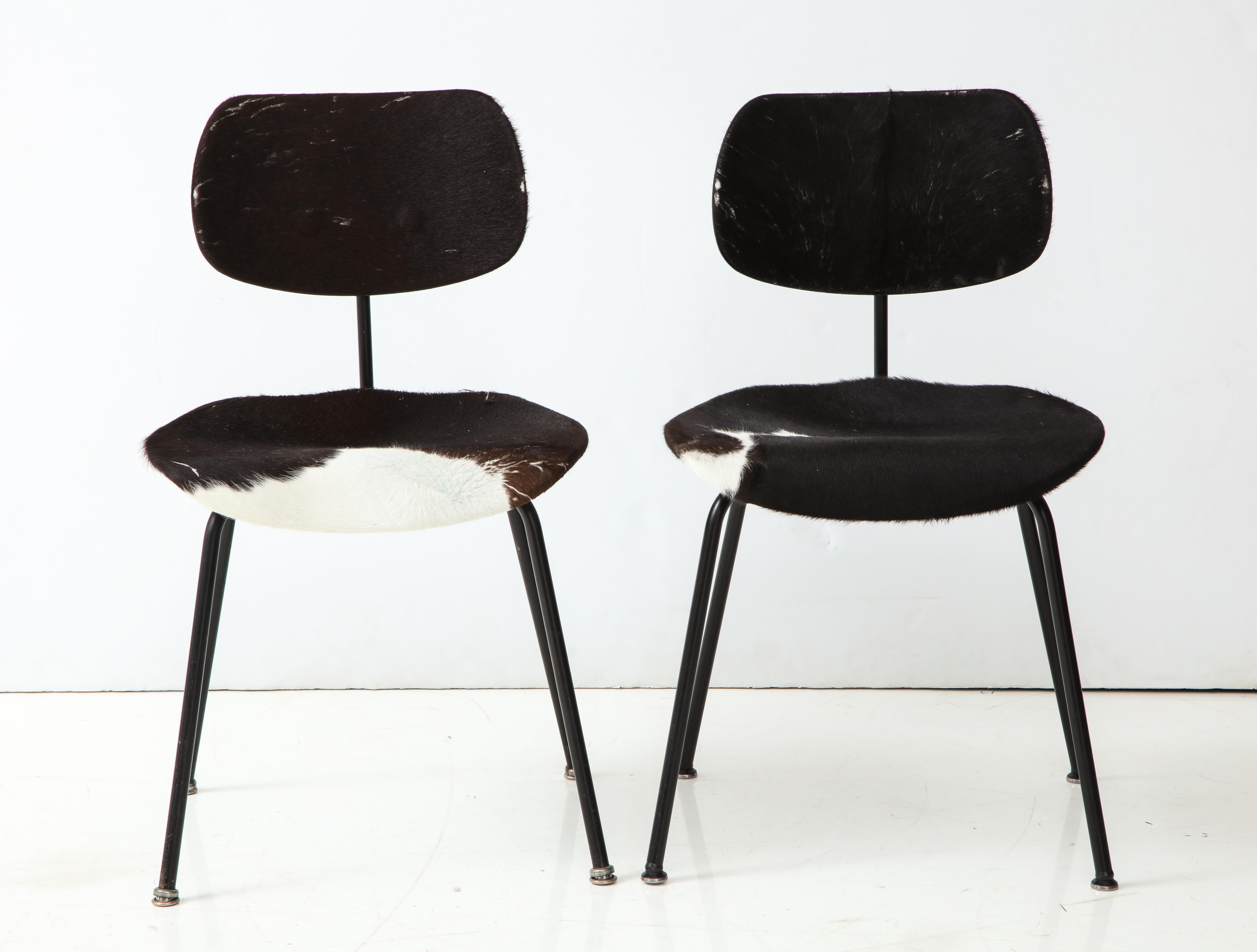 Mid-Century Modern Pair of Mid-Century SE 68 Chairs by Egon Eiermann in Original Cowhide