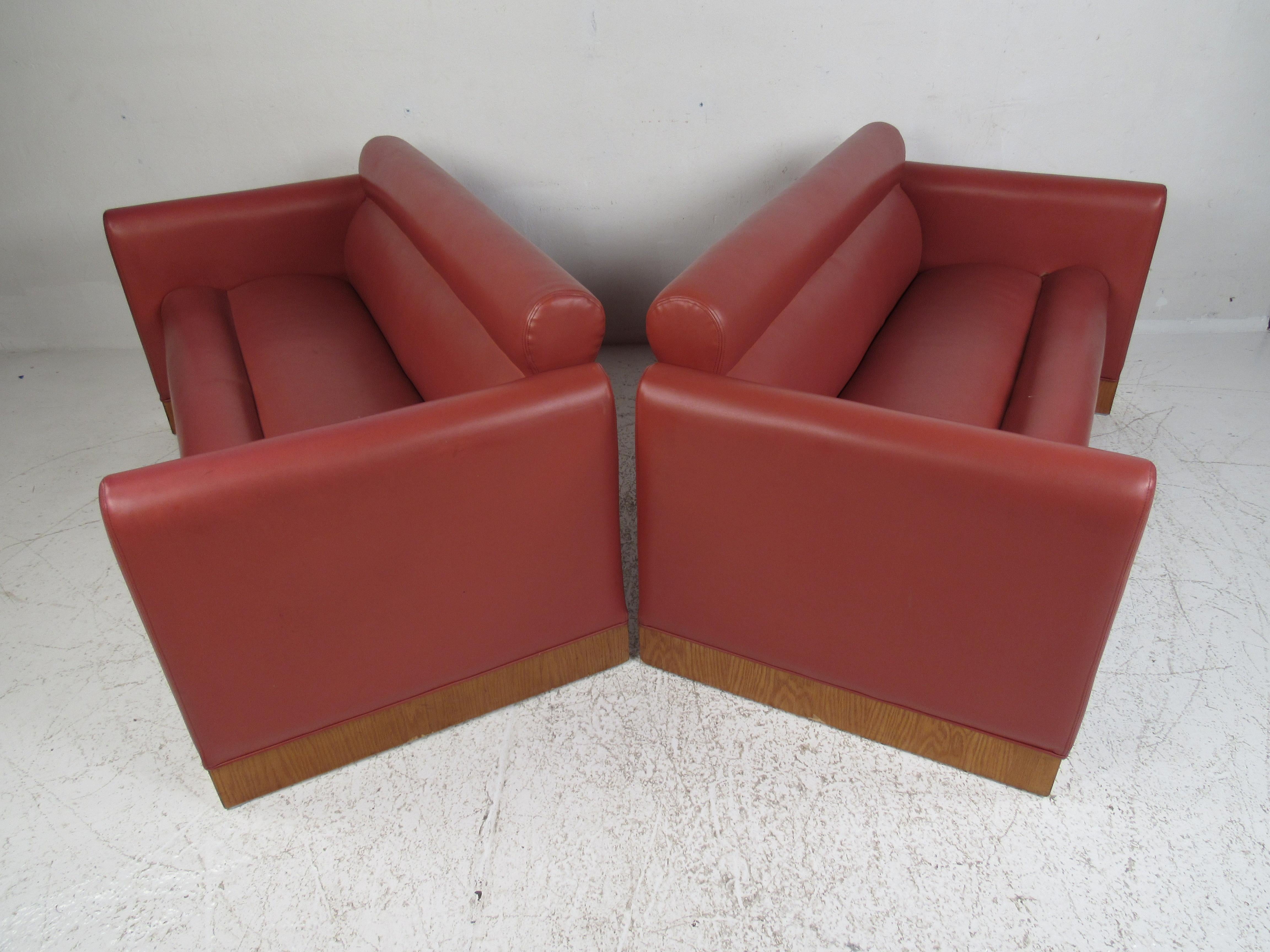 Mid-Century Modern Pair of Midcentury Settee's by Charlotte Chair Company For Sale