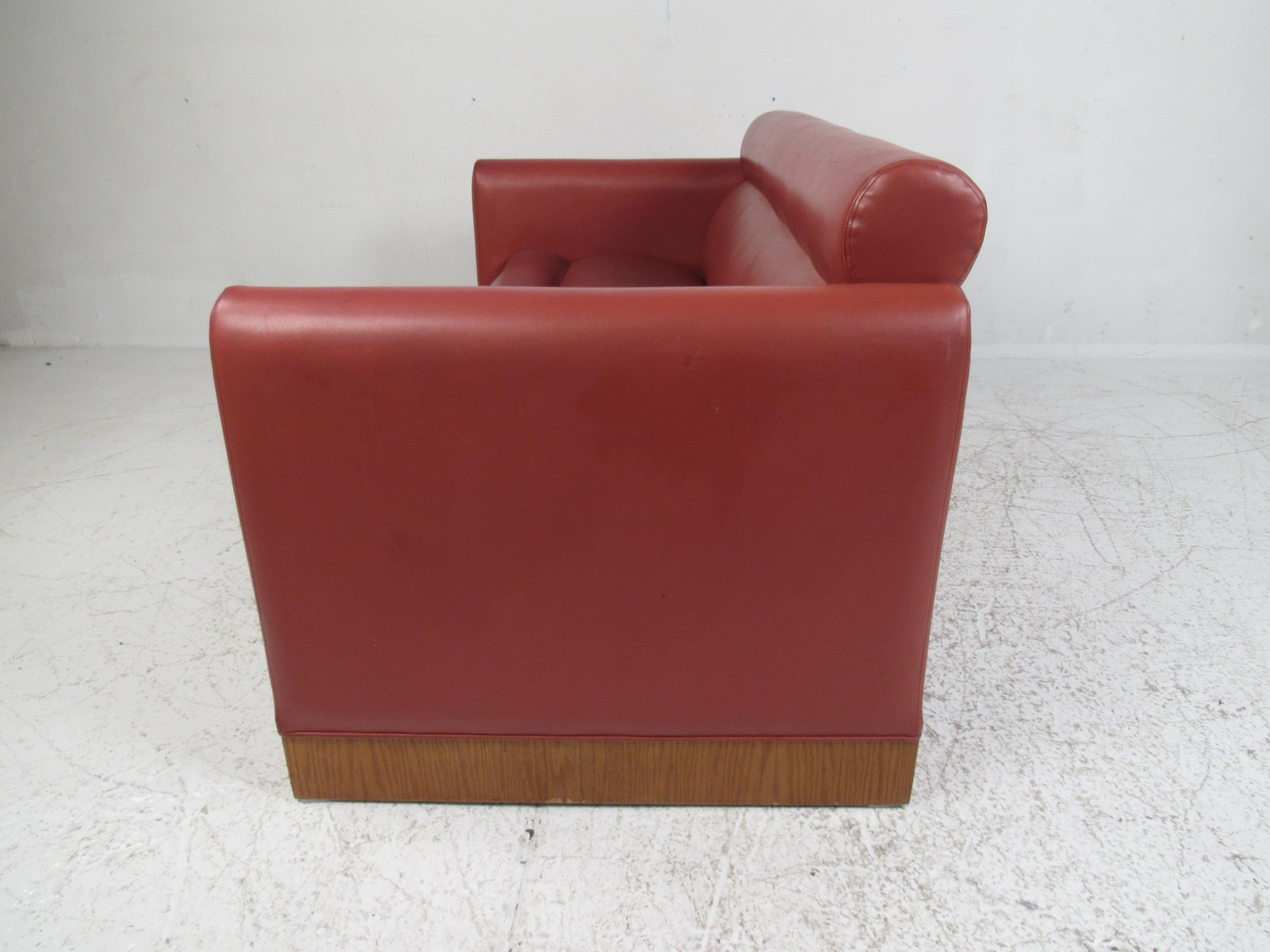 Pair of Midcentury Settee's by Charlotte Chair Company In Good Condition For Sale In Brooklyn, NY