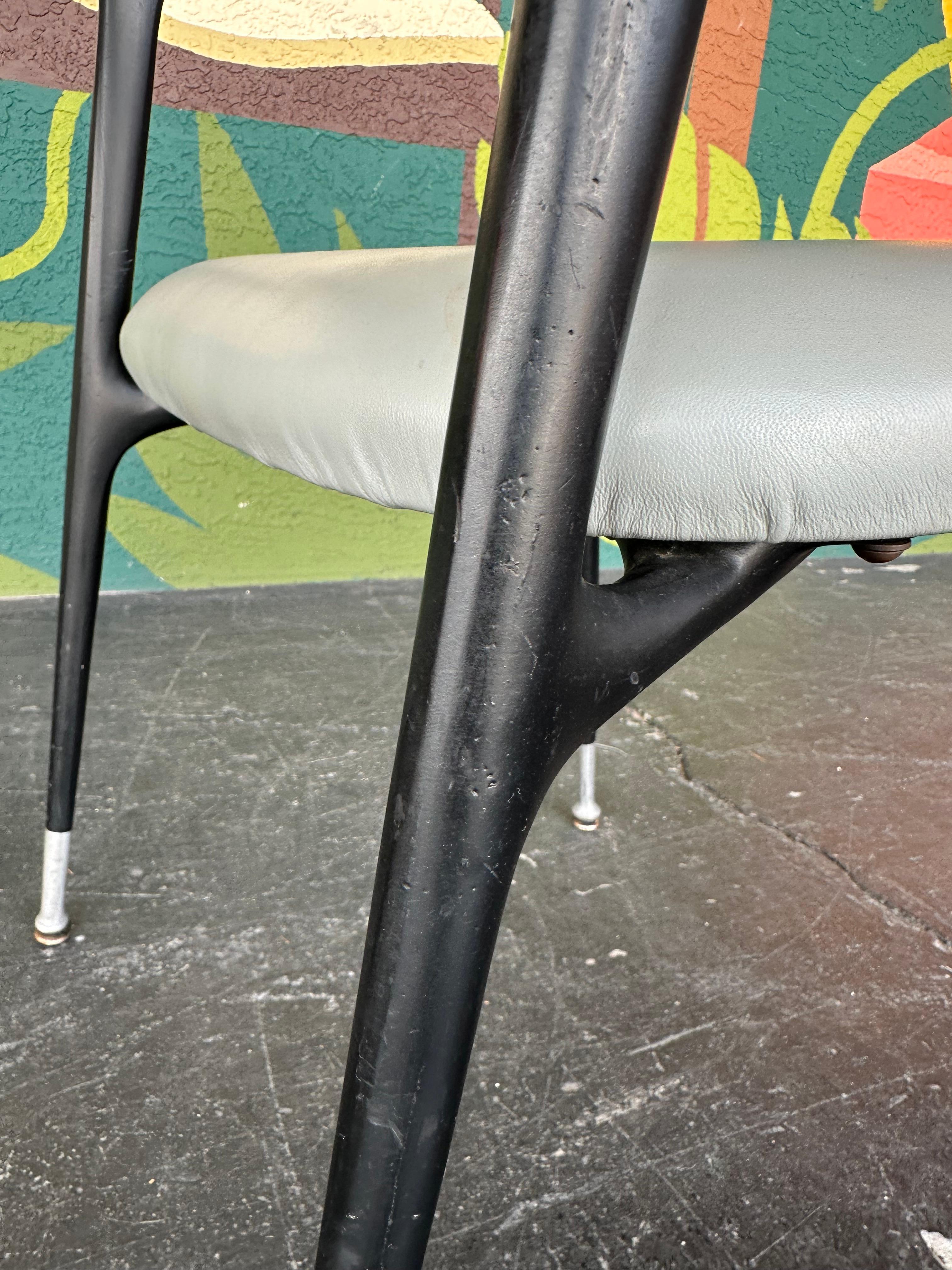 Pareja de sillones Shelby Williams Attrb Gazelle de mediados de siglo en venta 4