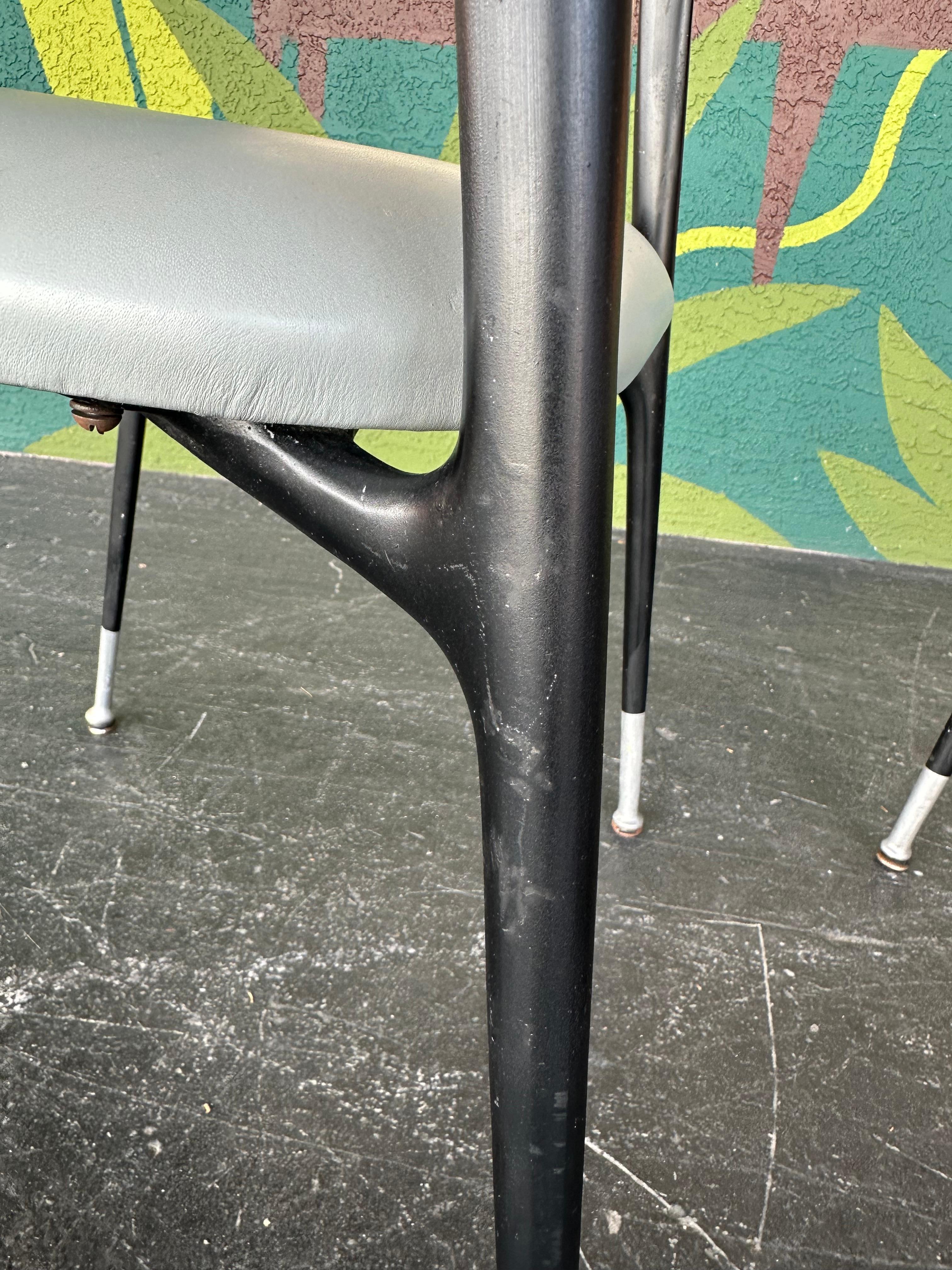 Pareja de sillones Shelby Williams Attrb Gazelle de mediados de siglo en venta 5
