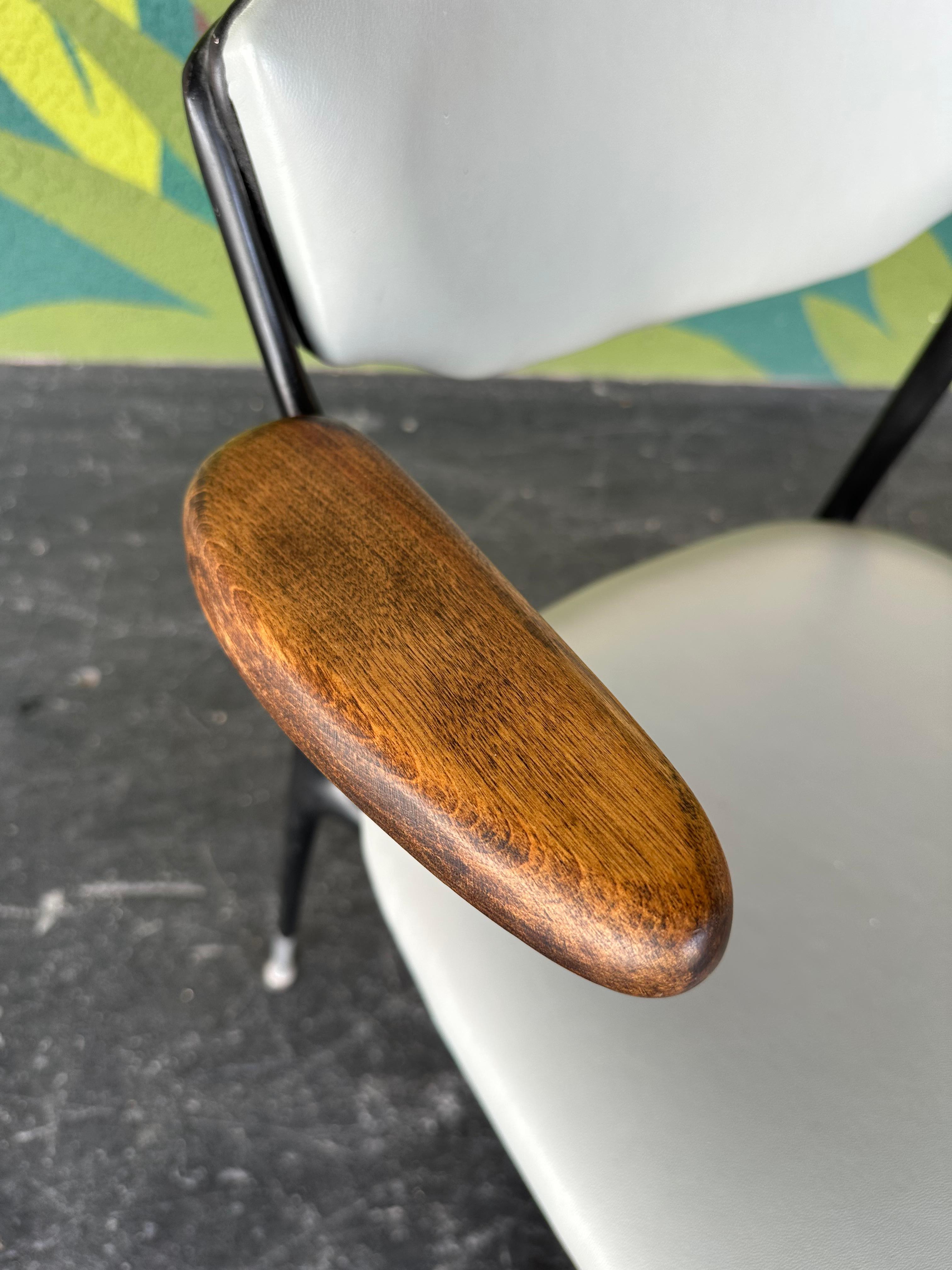 Pareja de sillones Shelby Williams Attrb Gazelle de mediados de siglo en venta 11