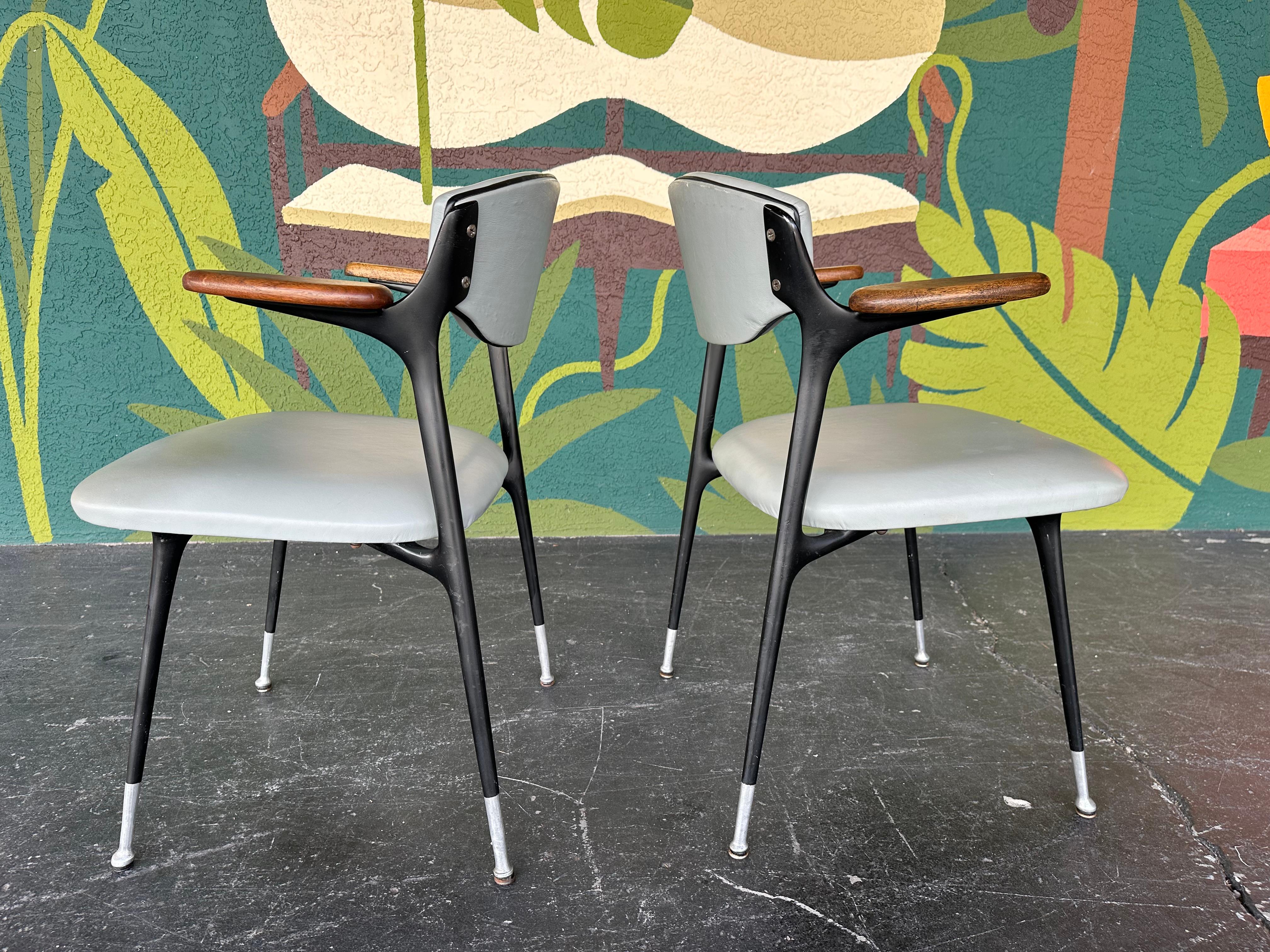 Pareja de sillones Shelby Williams Attrb Gazelle de mediados de siglo Moderno de mediados de siglo en venta