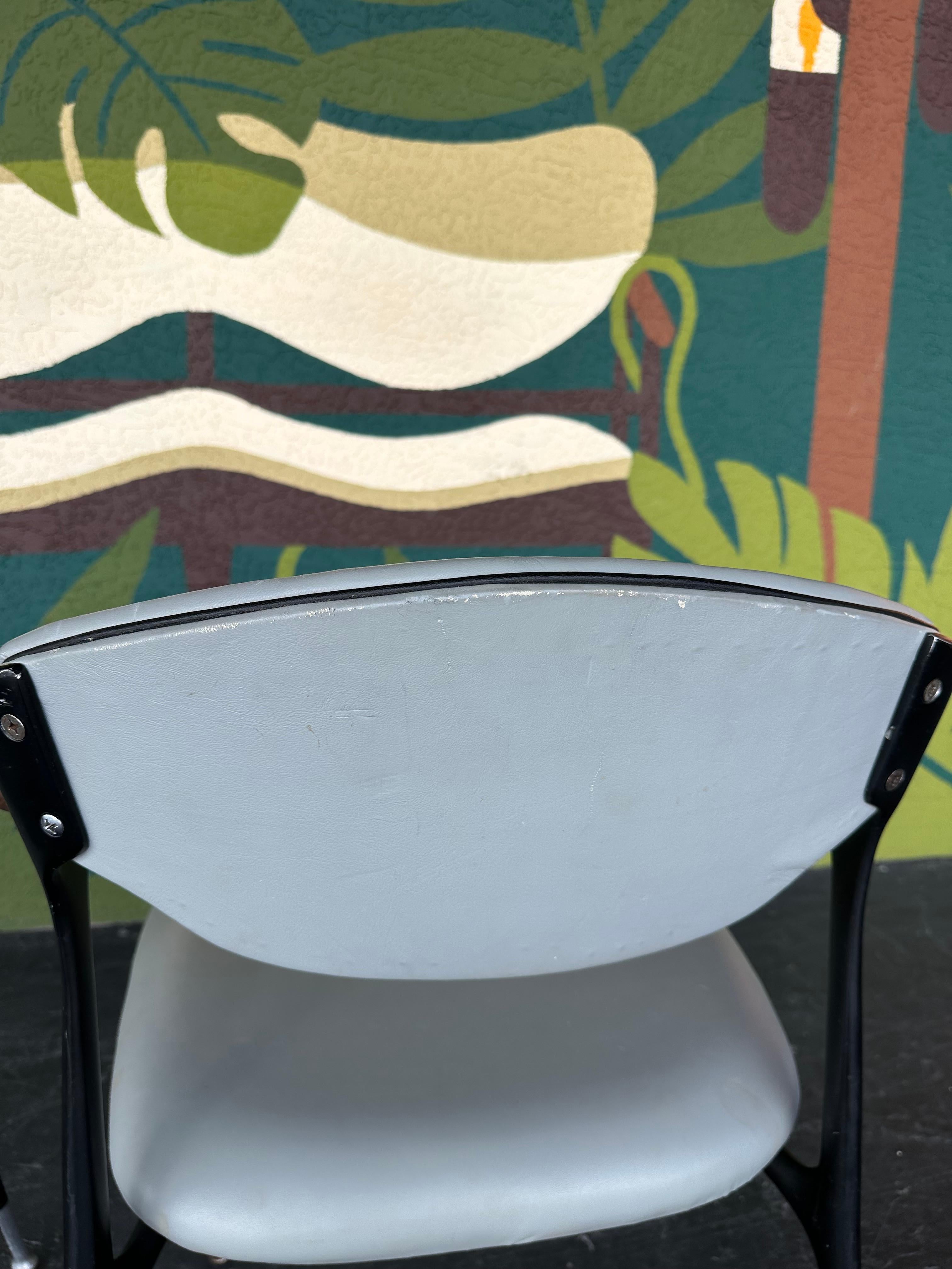 Pareja de sillones Shelby Williams Attrb Gazelle de mediados de siglo en venta 1