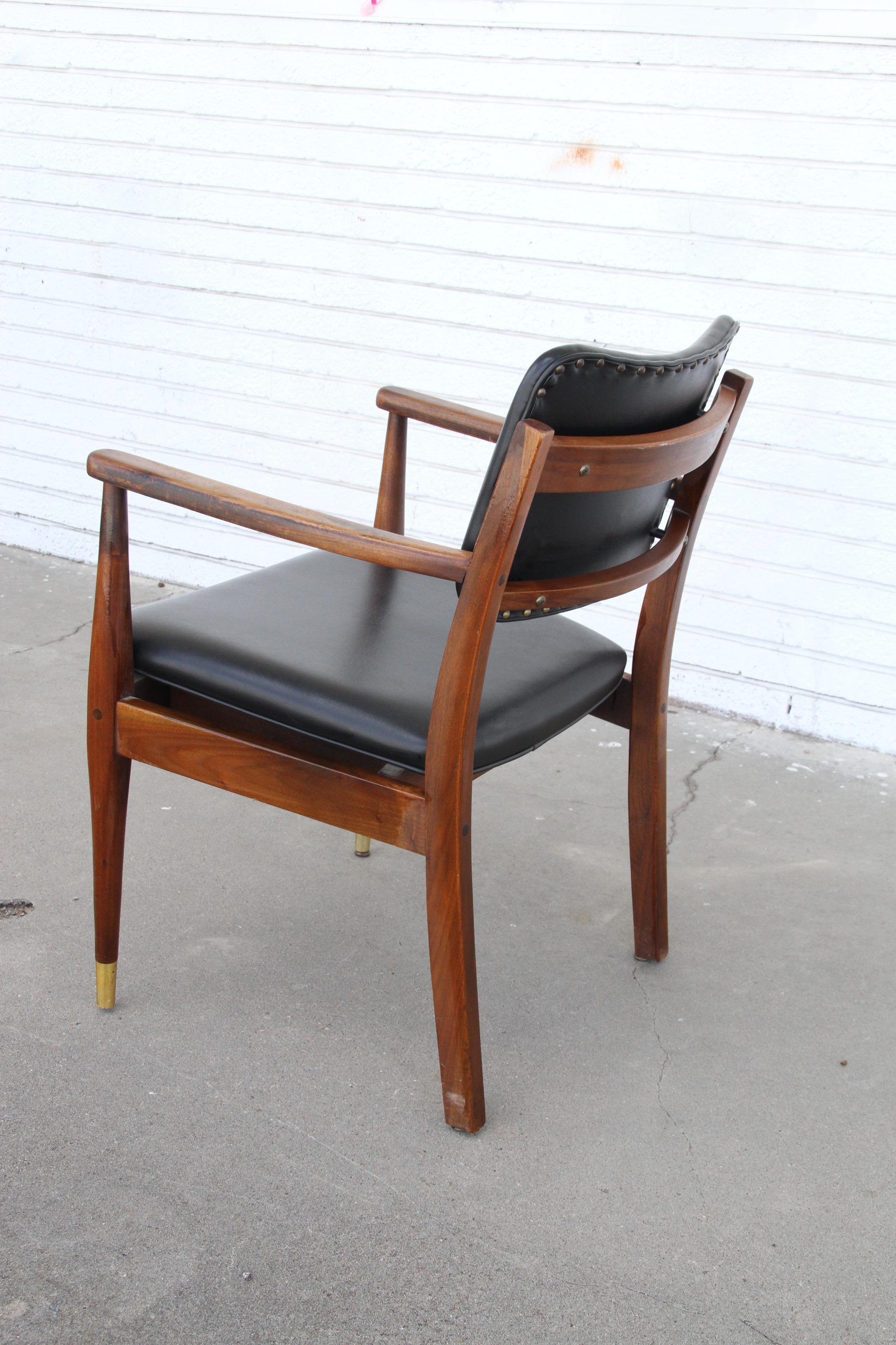 Pair of Mid Century Side Guest Chairs by Gregson In Good Condition For Sale In Pasadena, TX