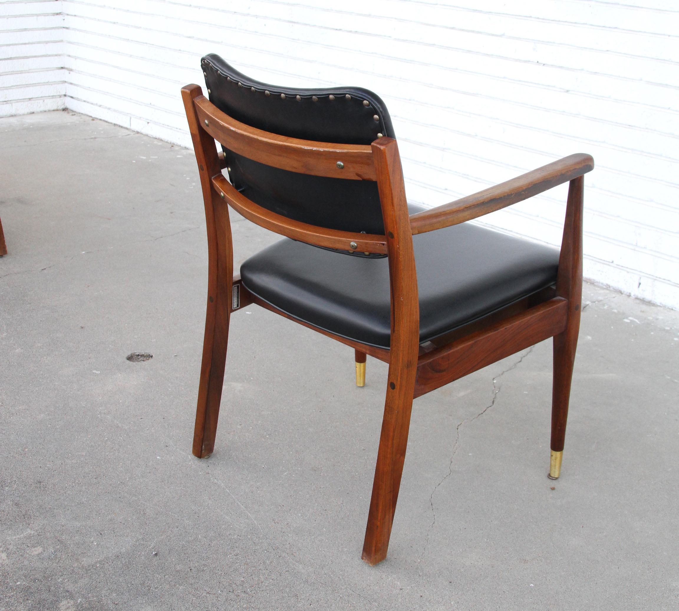 20th Century Pair of Mid Century Side Guest Chairs by Gregson For Sale