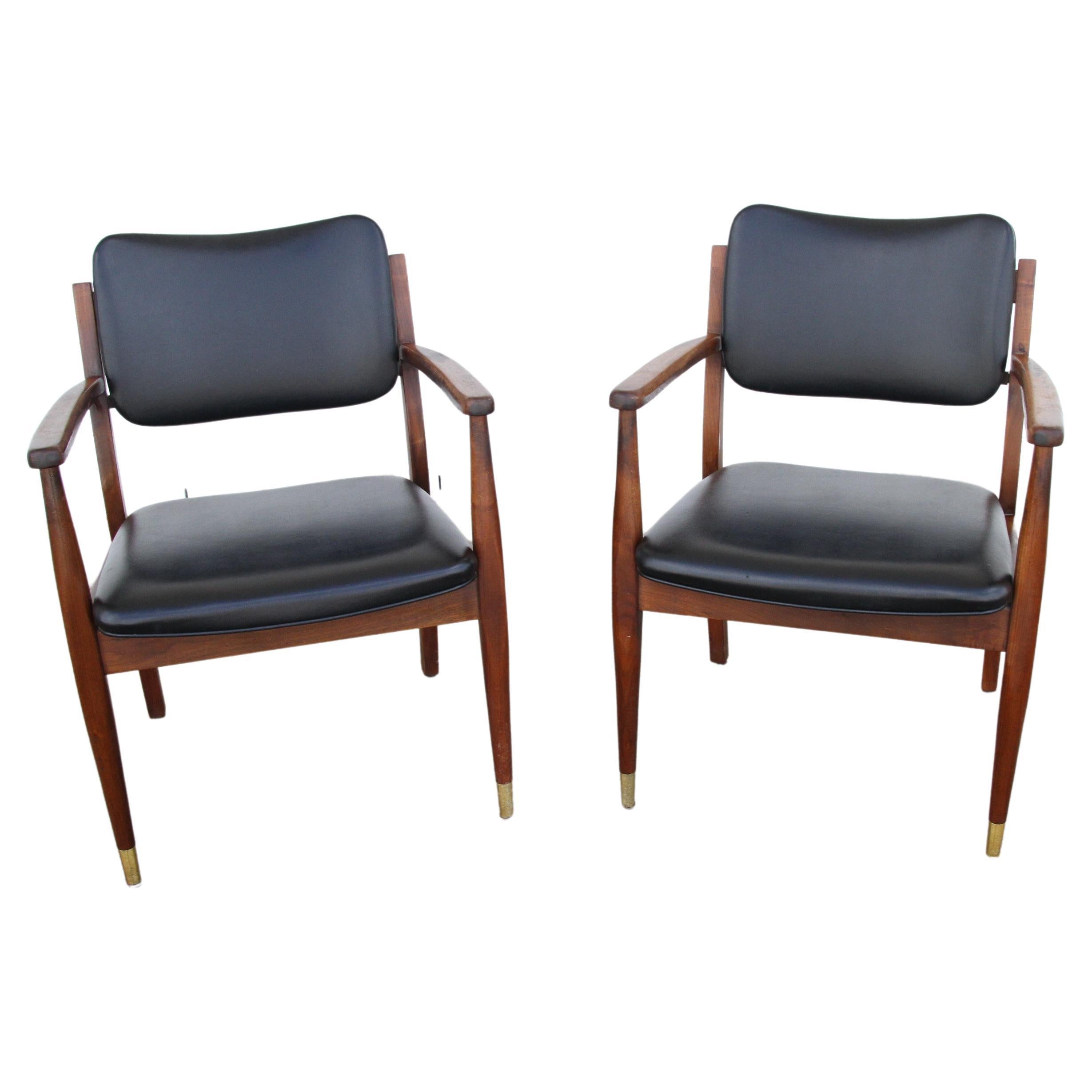 Pair of Mid Century Side Guest Chairs by Gregson For Sale