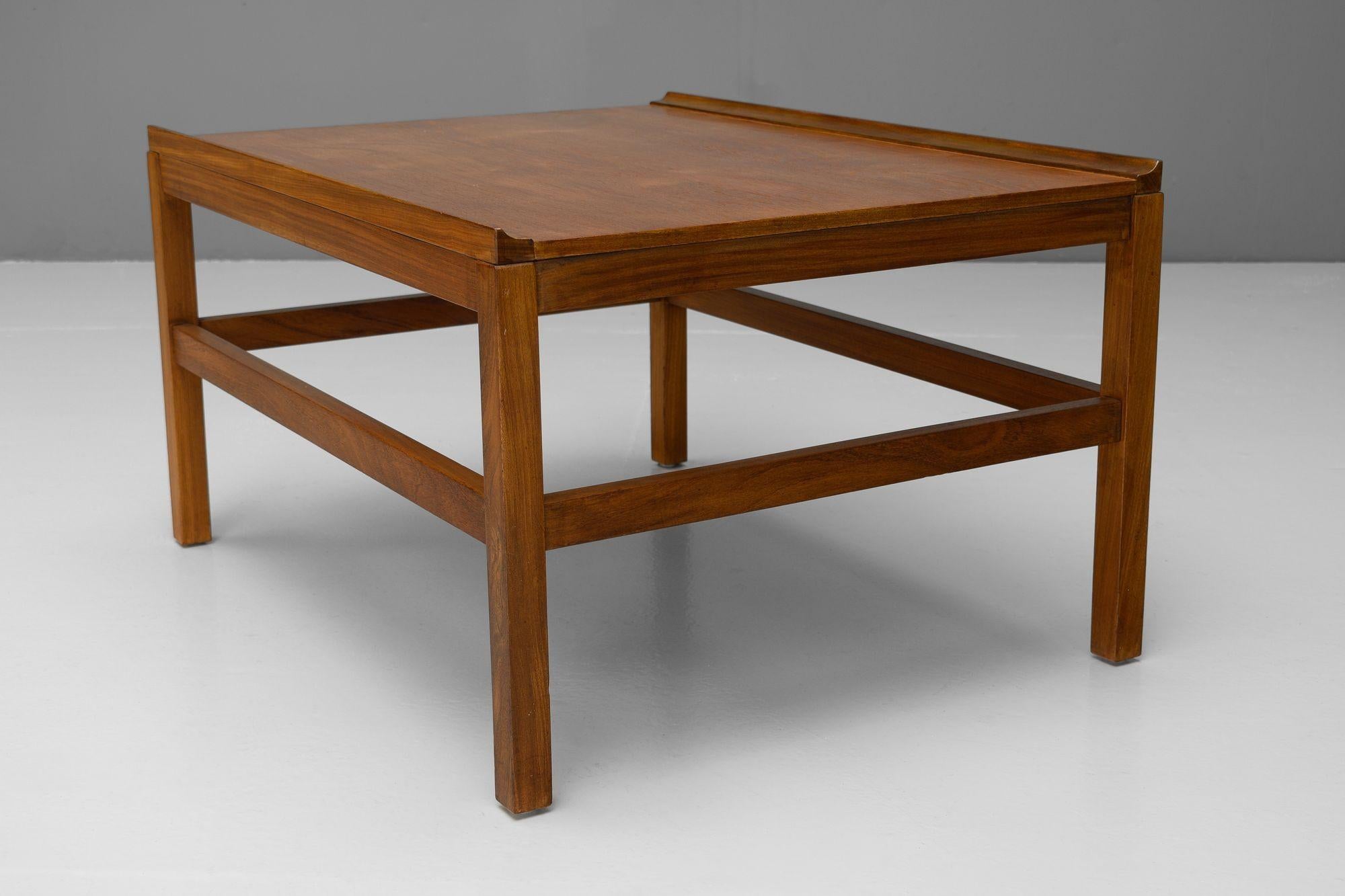 Pair of Mid-Century Side Tables (Britisch) im Angebot