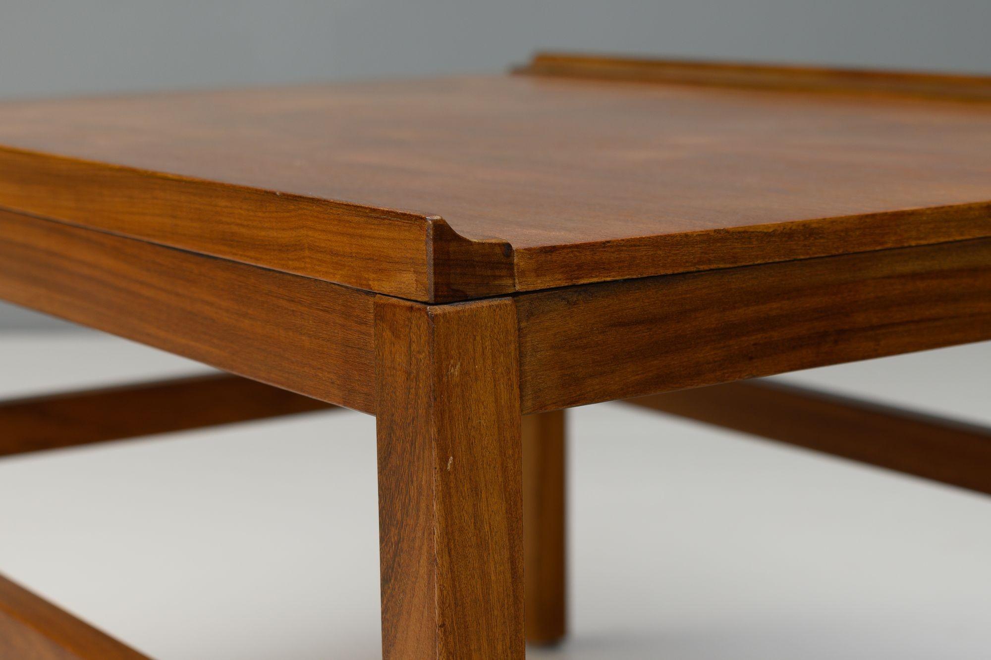 Pair of Mid-Century Side Tables (20. Jahrhundert) im Angebot