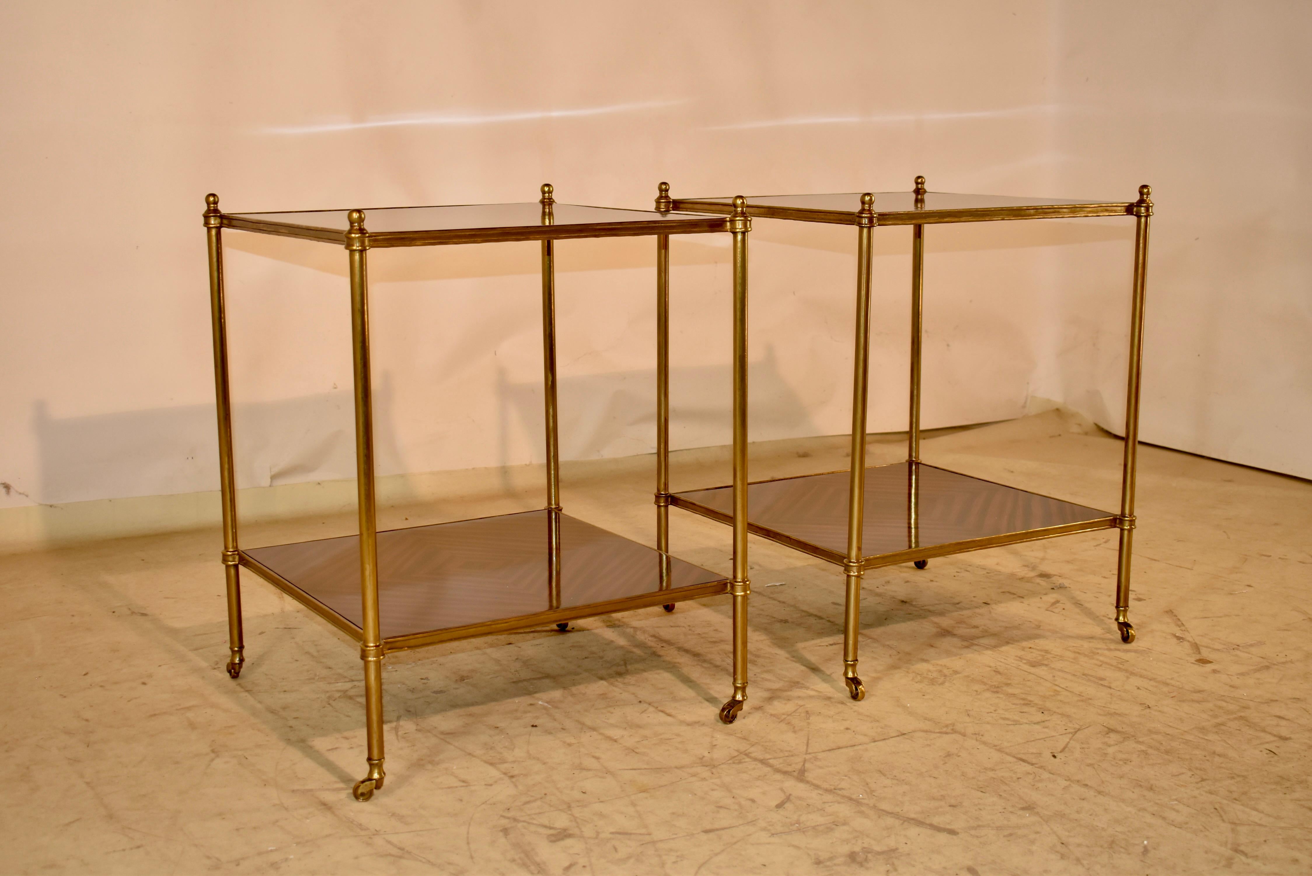 Mid-Century moderno Coppia di tavolini francesi del metà del secolo scorso in vendita