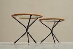 Coppia di tavolini in bambù, metallo e vetro della metà del secolo scorso Paesi Bassi 1960