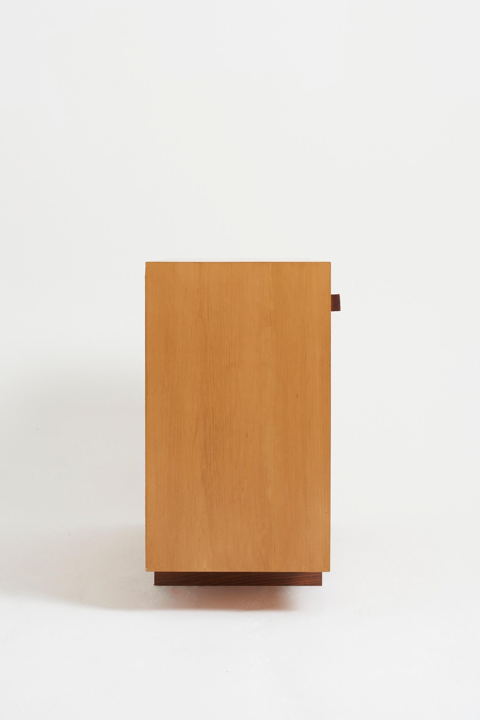 Paar Sideboards aus der Mitte des Jahrhunderts im Angebot 9