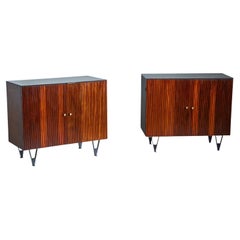 Ein Paar Sideboards aus der Mitte des Jahrhunderts mit gewölbten Fronten, Italien 1960er Jahre
