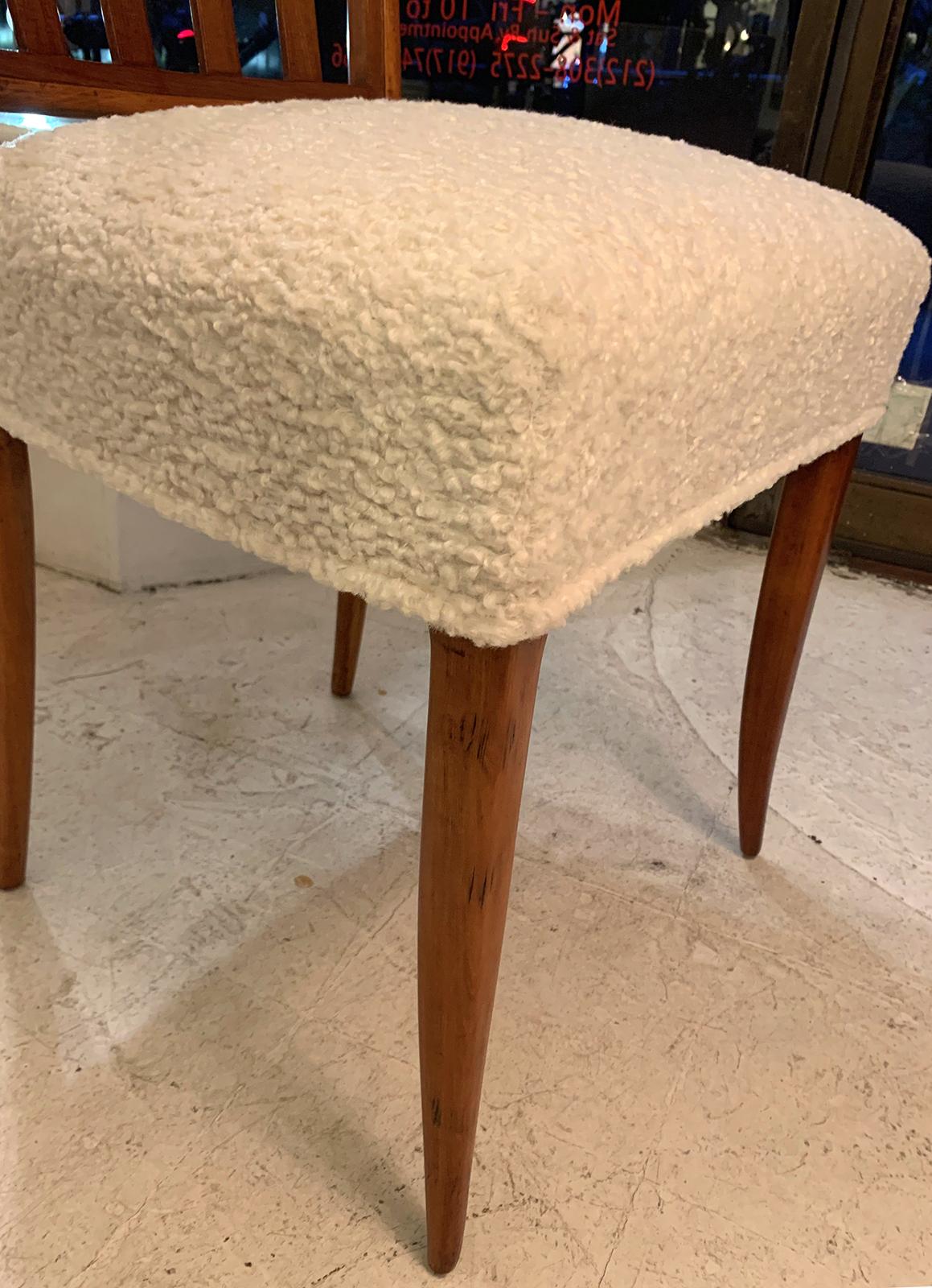 Paire de chaises de salle à manger mi-siècle à dossier à lattes en tissu bouclé en vente 4