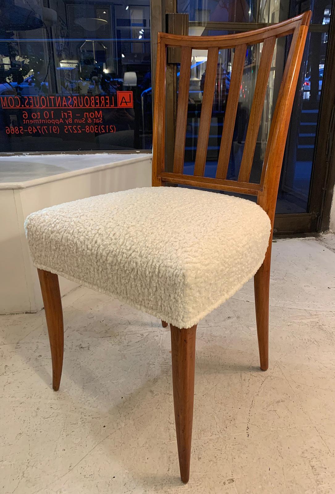 Paire de chaises de salle à manger mi-siècle à dossier à lattes en tissu bouclé en vente 1