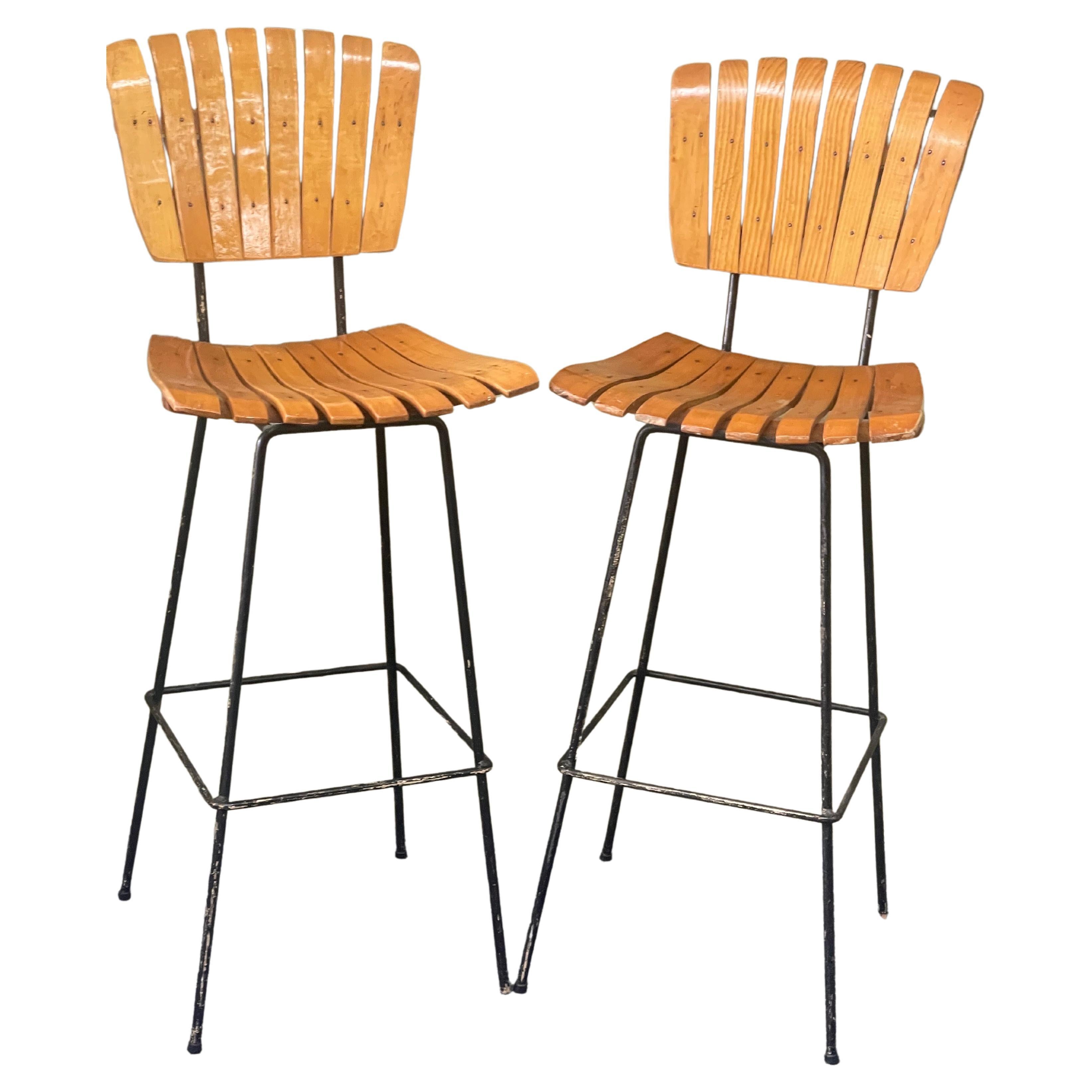 Pair of Mid-Century Slat Bar Stools in the Style of Arthur Umanoff For Sale 3