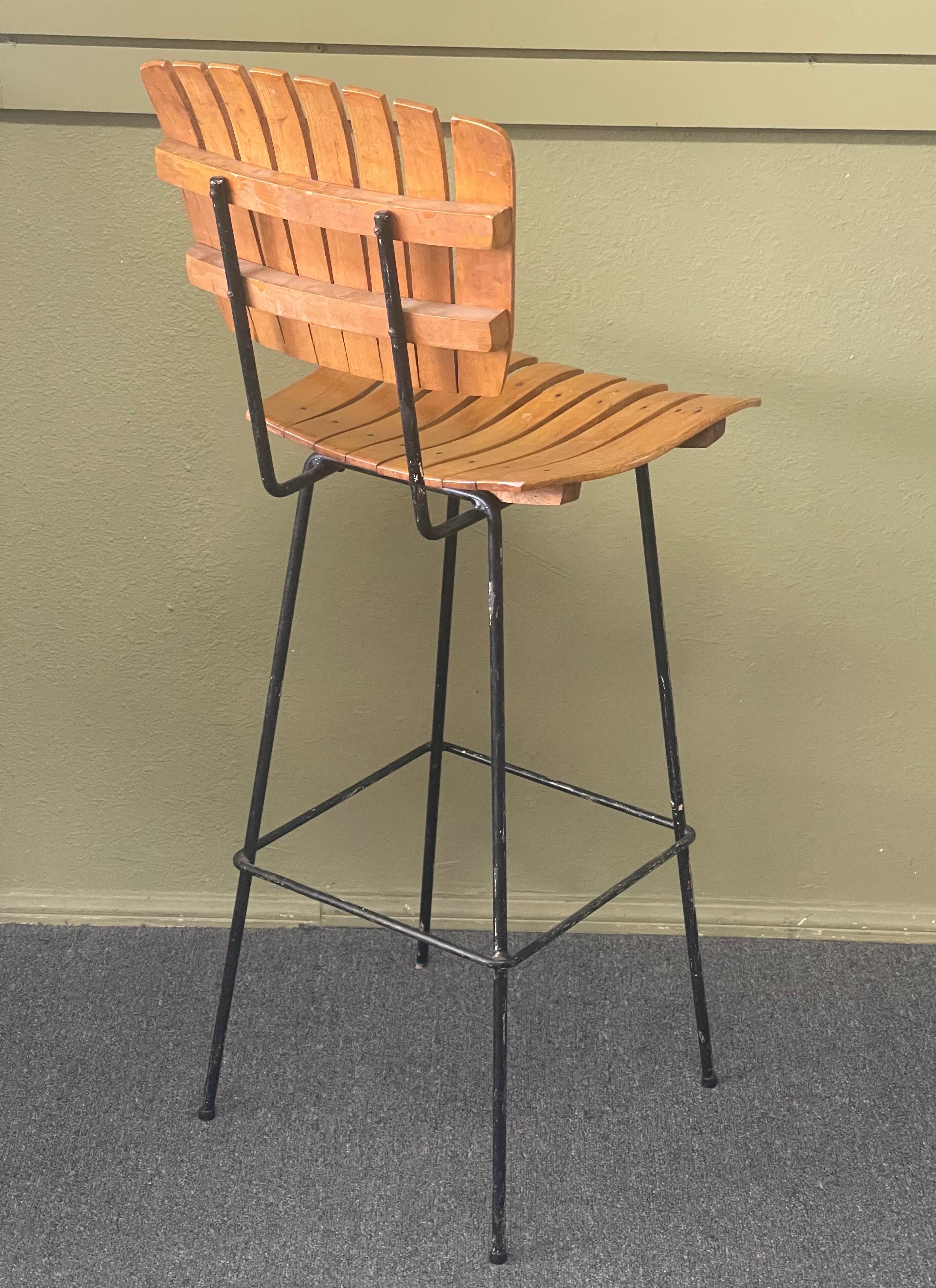 20th Century Pair of Mid-Century Slat Bar Stools in the Style of Arthur Umanoff For Sale