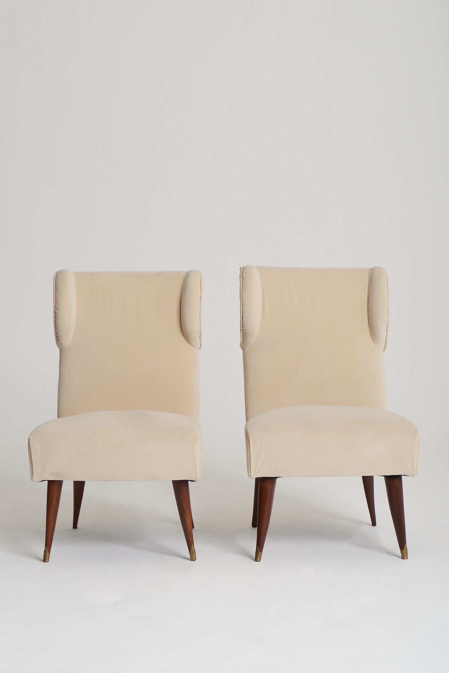 Mid-Century Modern Pair of Mid-Century Slipper Chairs Att to Paolo Buffa