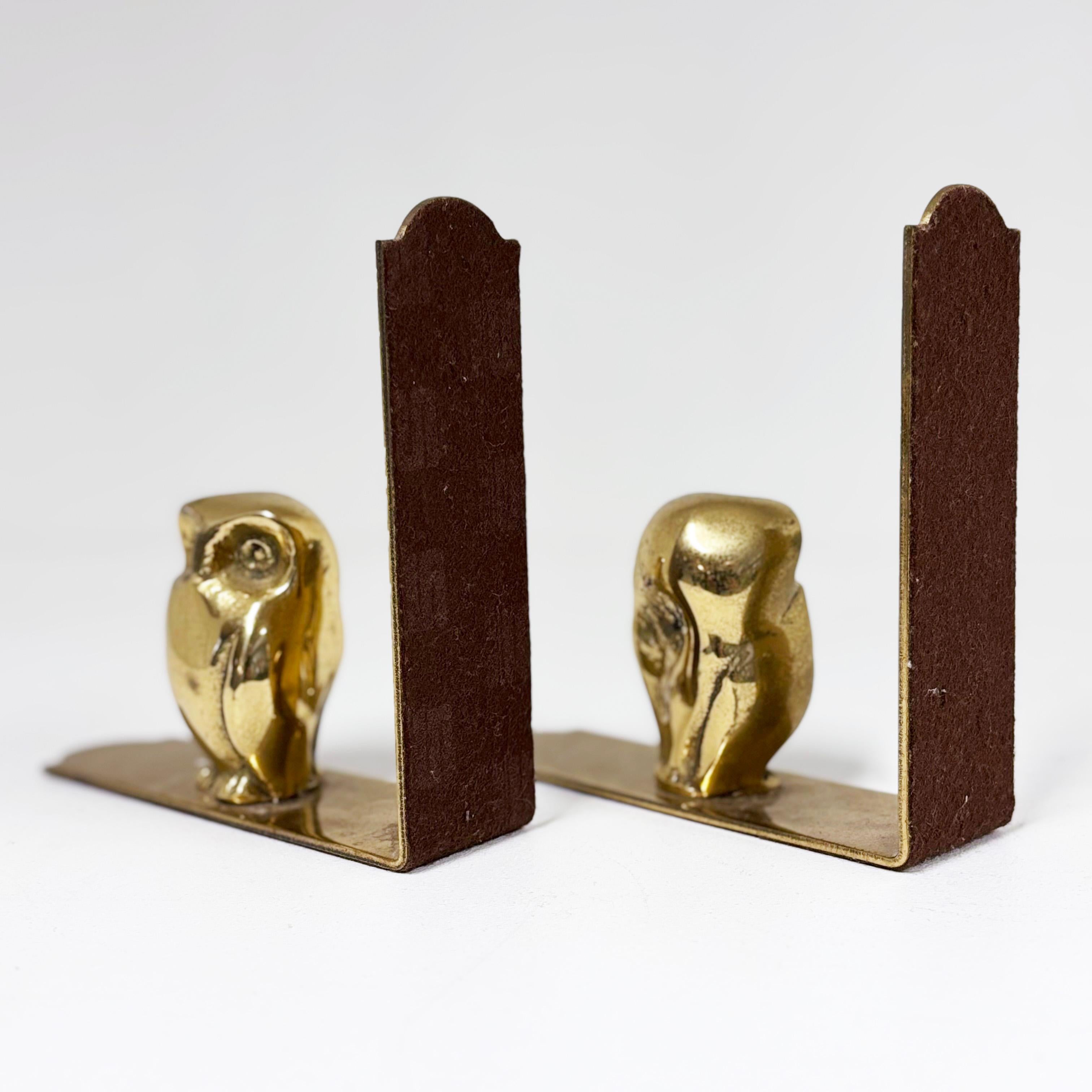 Coppia di reggilibri Gufo in ottone massiccio della metà del secolo scorso in vendita 4