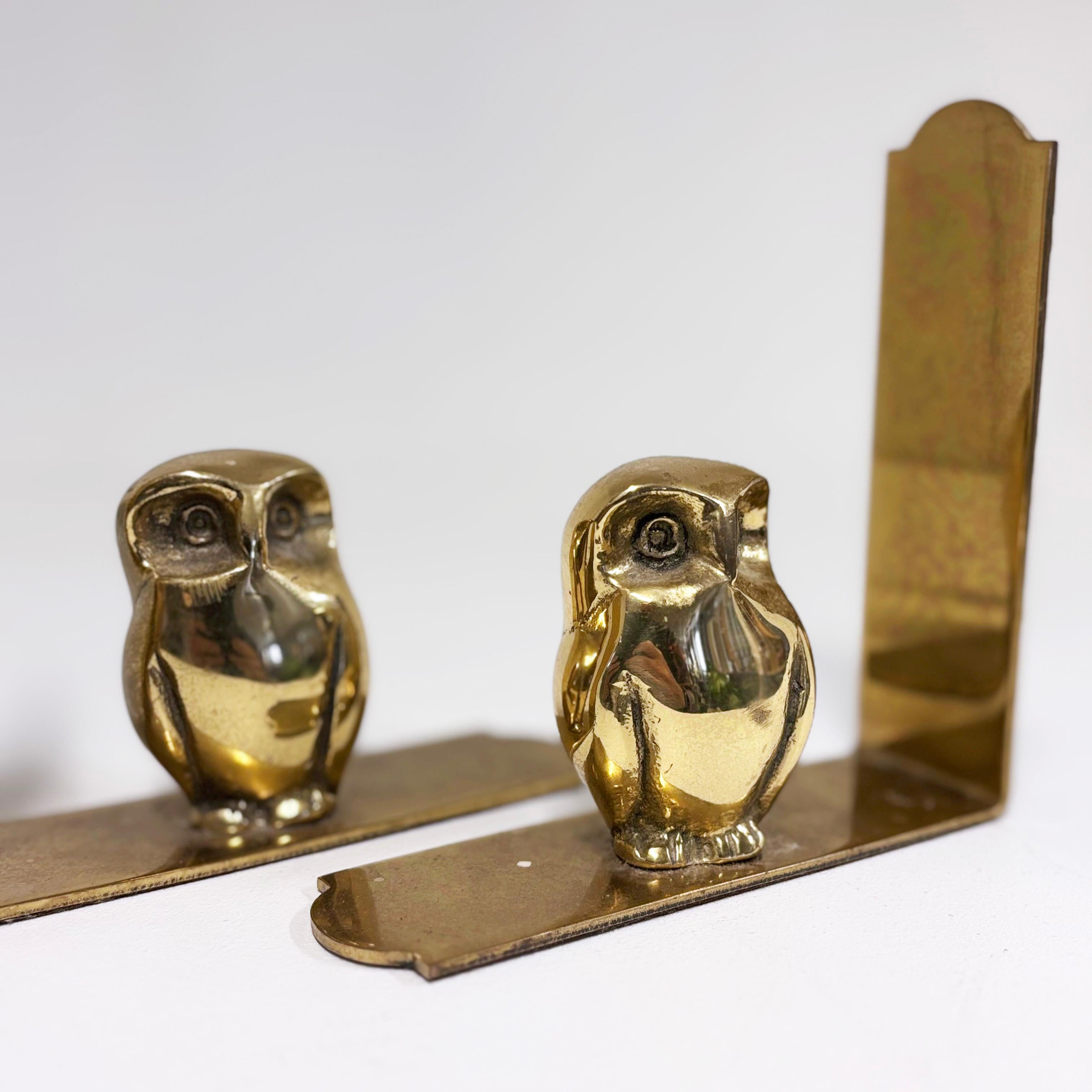 Coppia di reggilibri Gufo in ottone massiccio della metà del secolo scorso in vendita 5